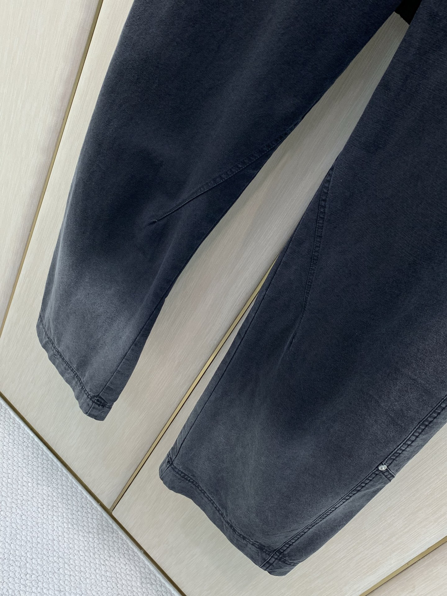 ，Balenciaga 巴黎世家，2026春秋最新品，专柜同步有售，原单狠货，时尚休闲裤，进口原版面料，舒适有弹性，顶级