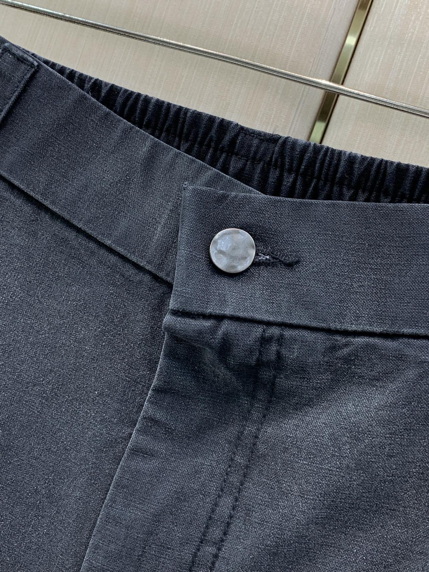 ，Balenciaga 巴黎世家，2026春秋最新品，专柜同步有售，原单狠货，时尚休闲裤，进口原版面料，舒适有弹性，顶级