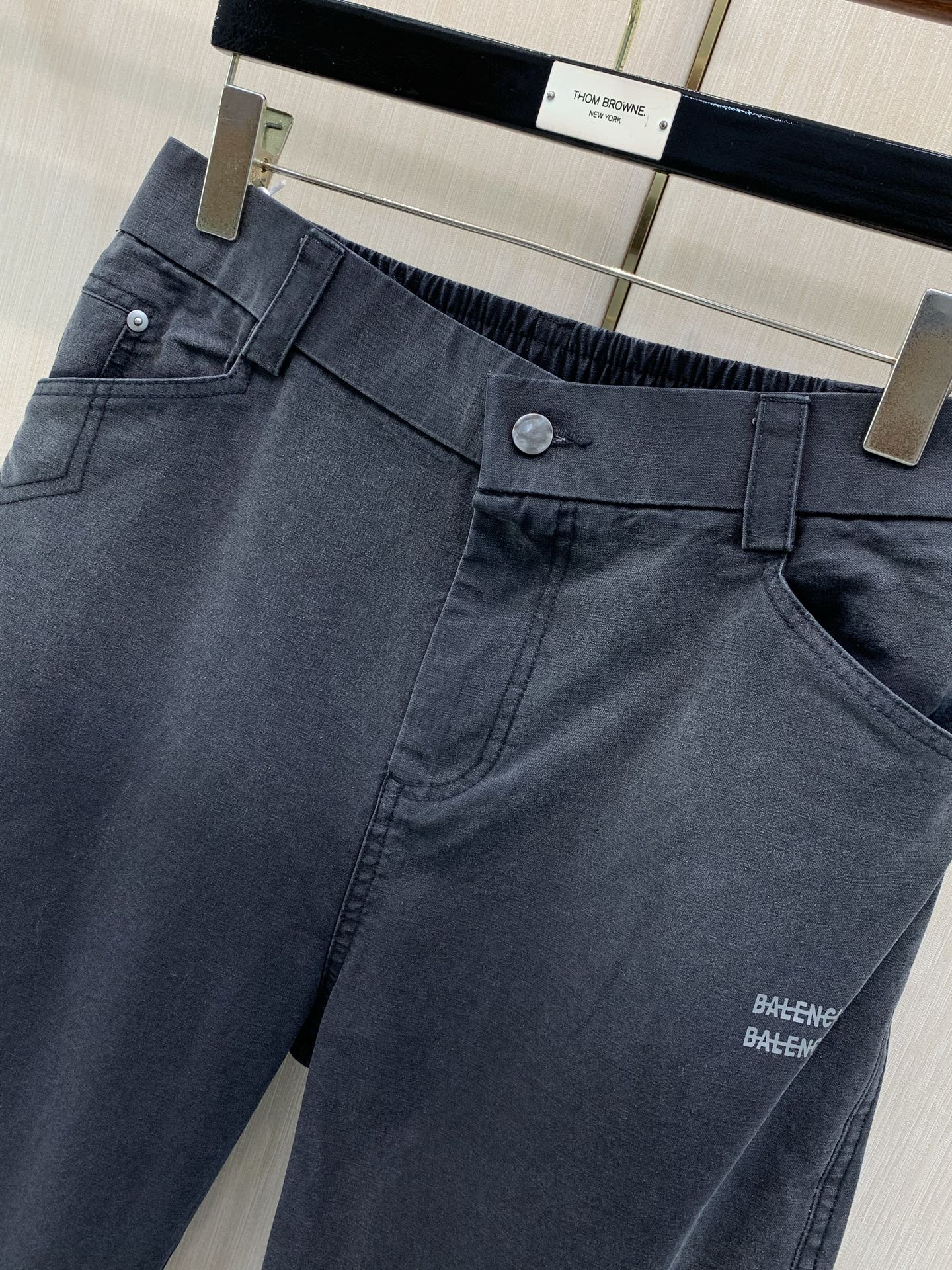 ，Balenciaga 巴黎世家，2026春秋最新品，专柜同步有售，原单狠货，时尚休闲裤，进口原版面料，舒适有弹性，顶级