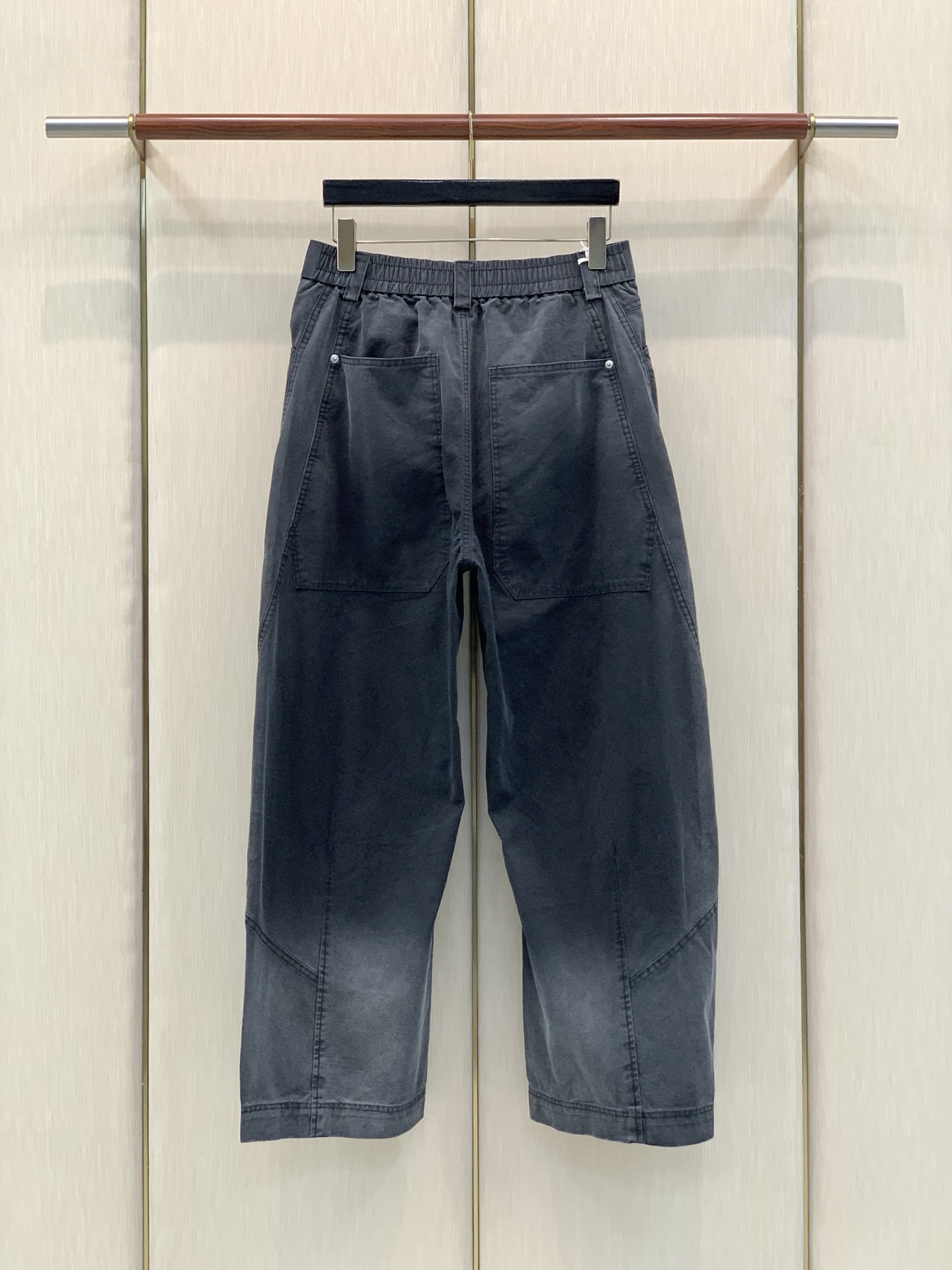 ，Balenciaga 巴黎世家，2026春秋最新品，专柜同步有售，原单狠货，时尚休闲裤，进口原版面料，舒适有弹性，顶级