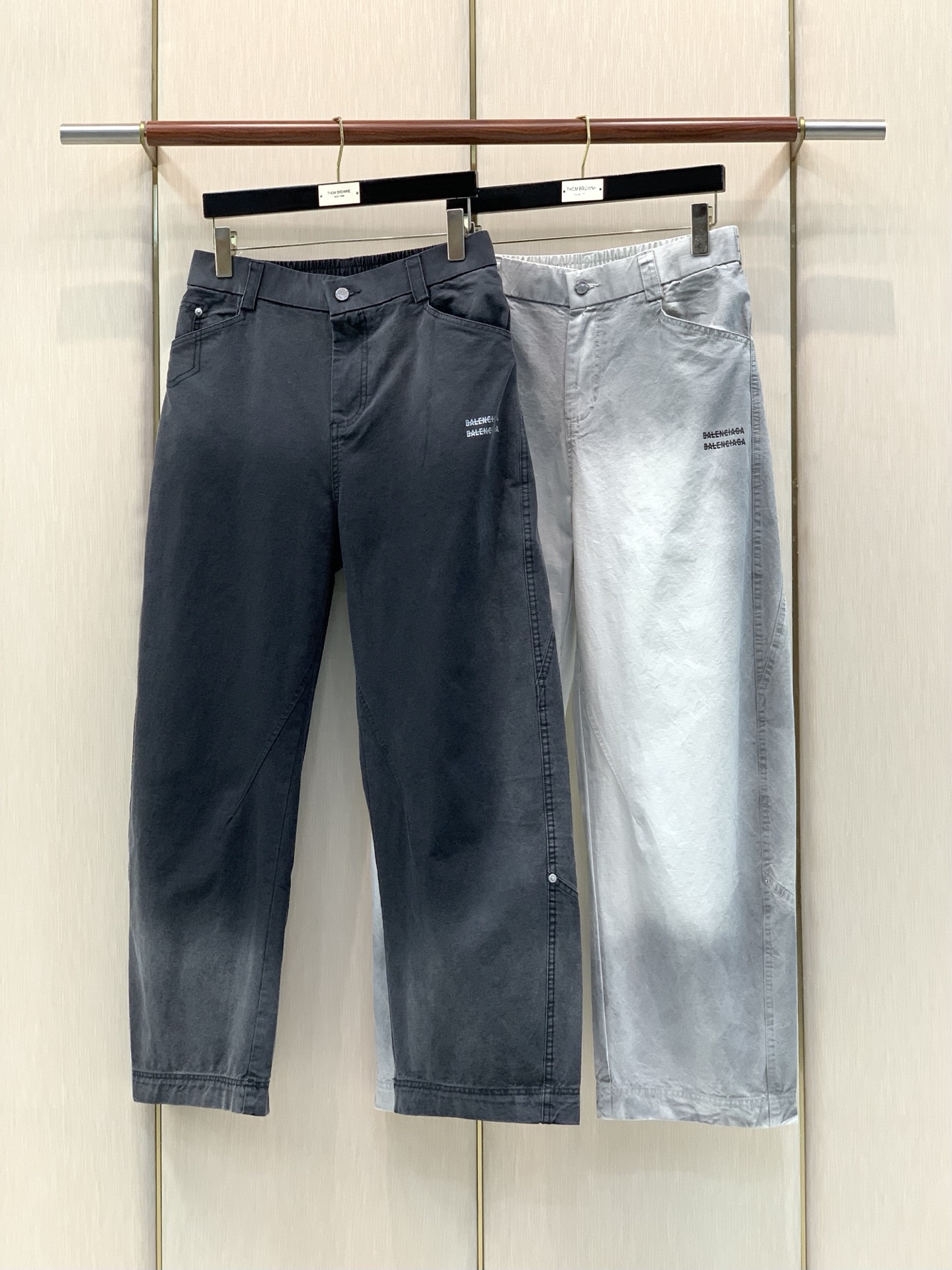 ，Balenciaga 巴黎世家，2026春秋最新品，专柜同步有售，原单狠货，时尚休闲裤，进口原版面料，舒适有弹性，顶级