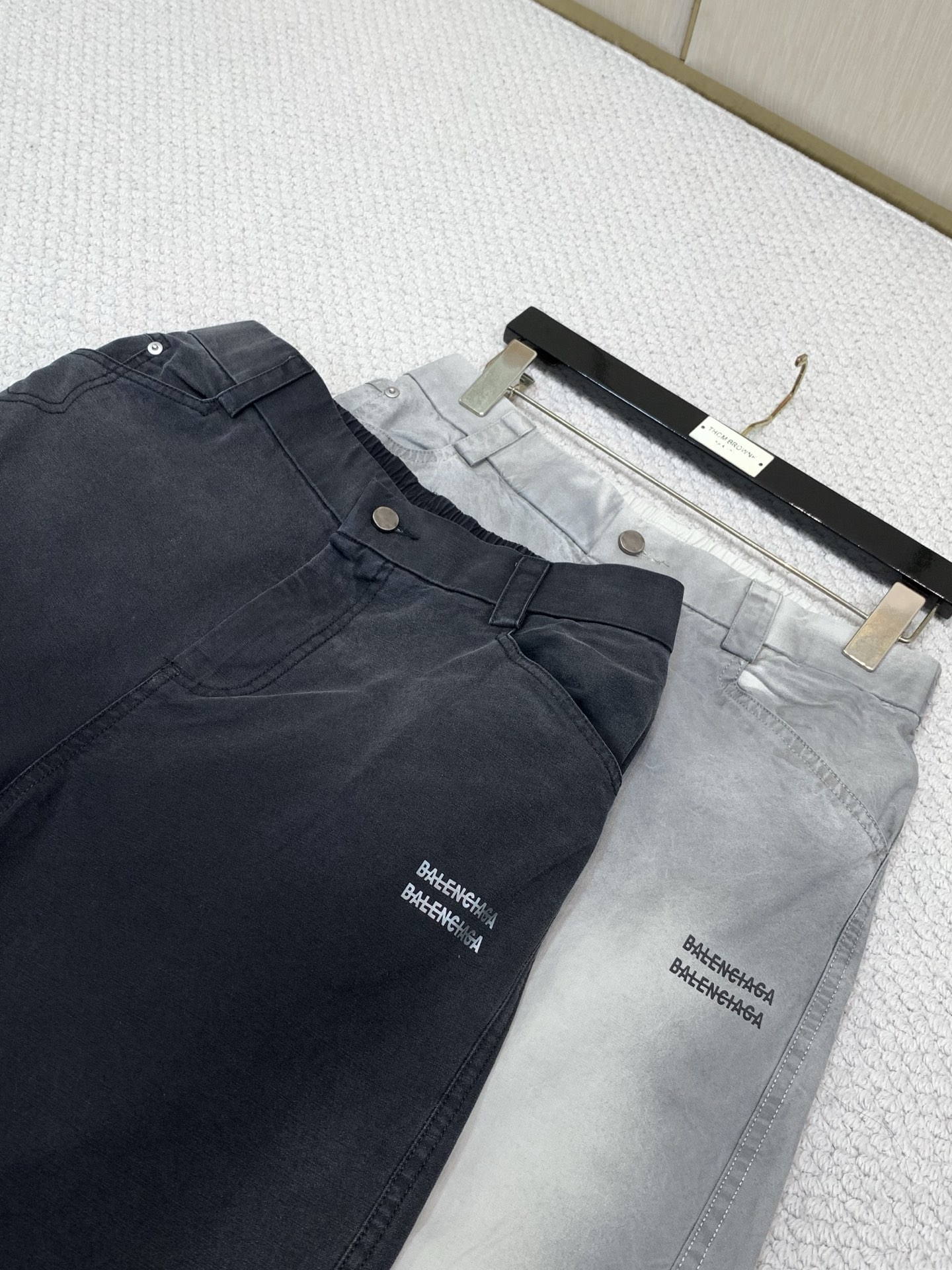 ，Balenciaga 巴黎世家，2026春秋最新品，专柜同步有售，原单狠货，时尚休闲裤，进口原版面料，舒适有弹性，顶级