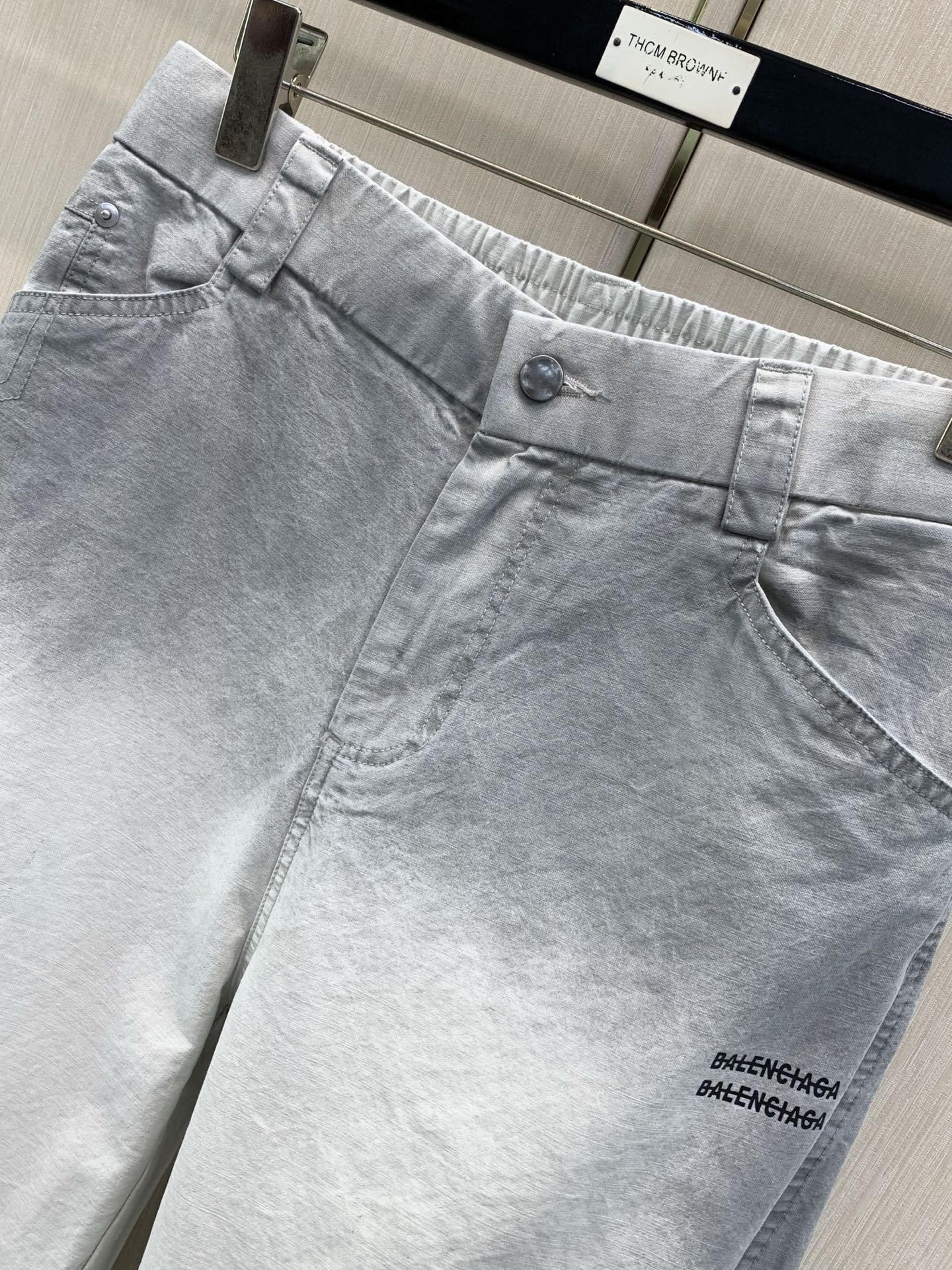 ，Balenciaga 巴黎世家，2026春秋最新品，专柜同步有售，原单狠货，时尚休闲裤，进口原版面料，舒适有弹性，顶级