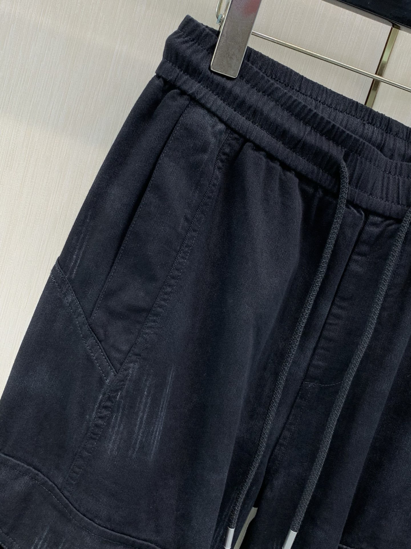 ，Balenciaga 巴黎世家，2026春秋最新品，专柜同步有售，原单狠货，时尚休闲裤，进口原版面料，舒适有弹性，顶级