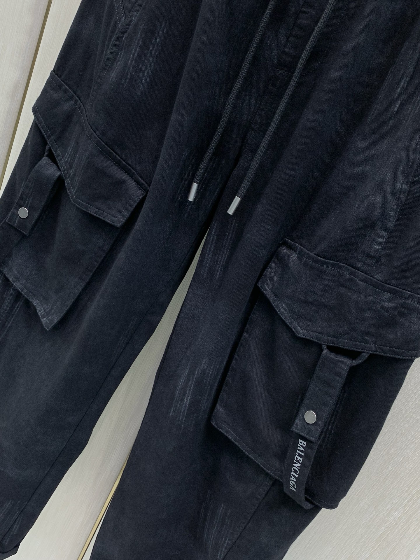 ，Balenciaga 巴黎世家，2026春秋最新品，专柜同步有售，原单狠货，时尚休闲裤，进口原版面料，舒适有弹性，顶级