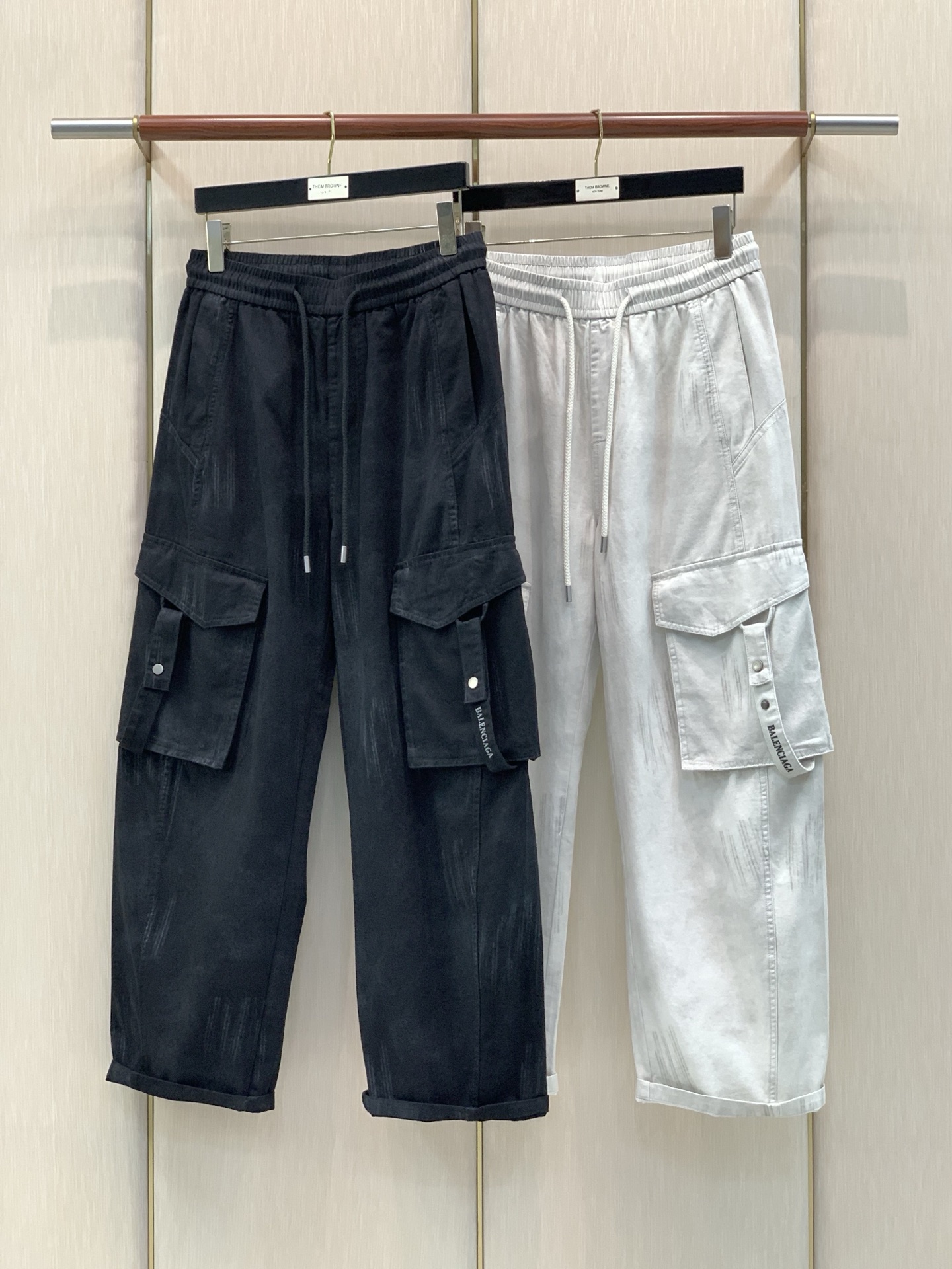 ，Balenciaga 巴黎世家，2026春秋最新品，专柜同步有售，原单狠货，时尚休闲裤，进口原版面料，舒适有弹性，顶级