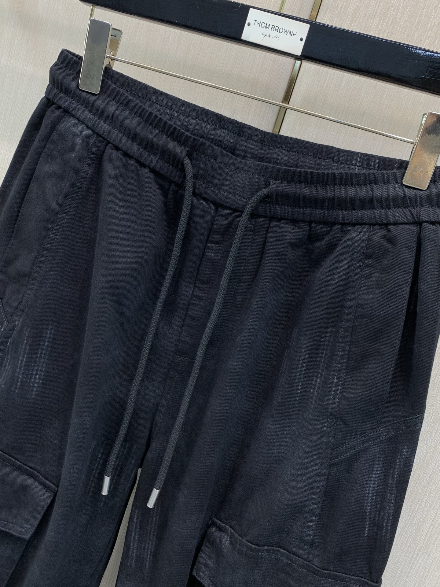 ，Balenciaga 巴黎世家，2026春秋最新品，专柜同步有售，原单狠货，时尚休闲裤，进口原版面料，舒适有弹性，顶级