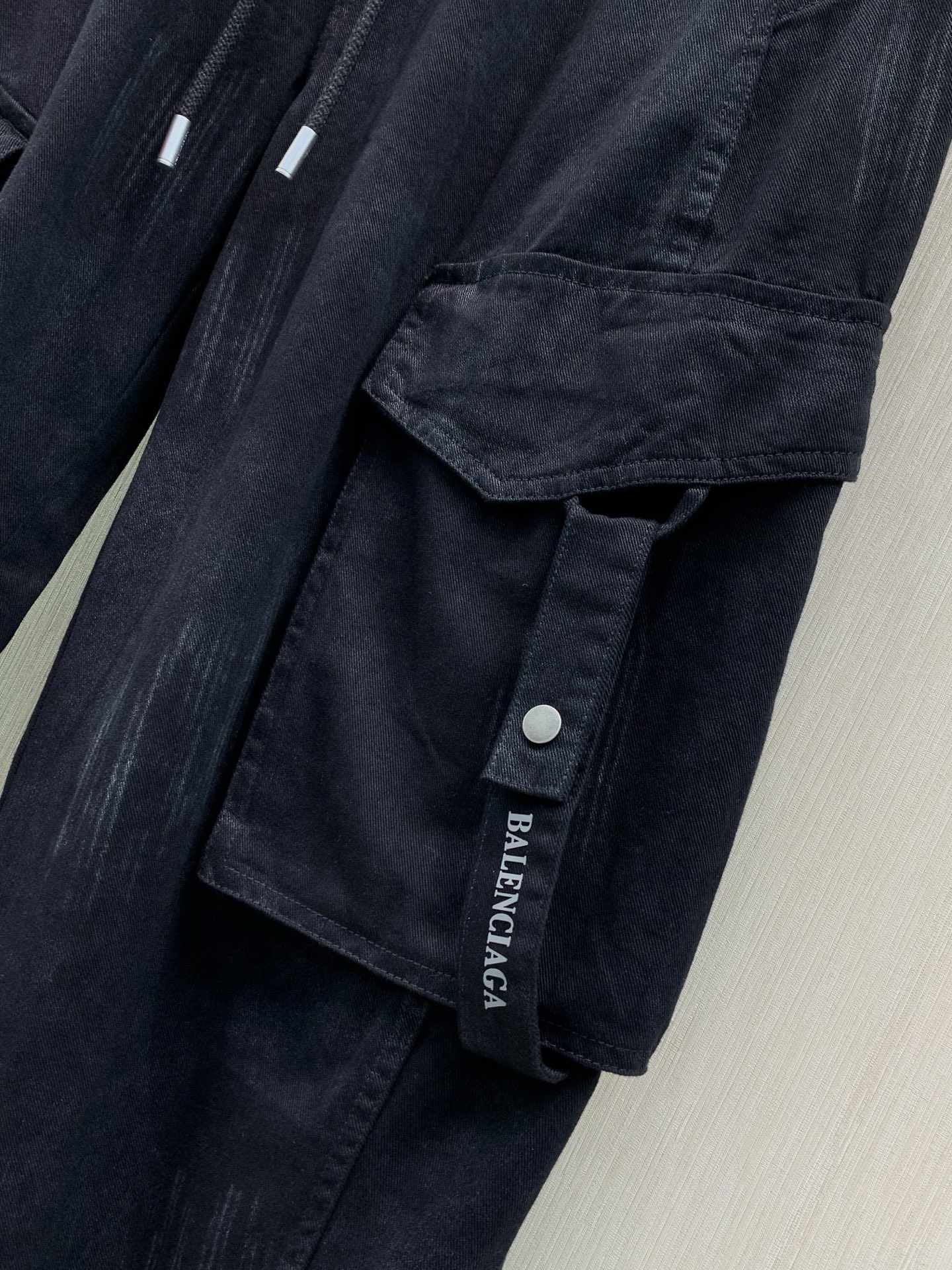 ，Balenciaga 巴黎世家，2026春秋最新品，专柜同步有售，原单狠货，时尚休闲裤，进口原版面料，舒适有弹性，顶级