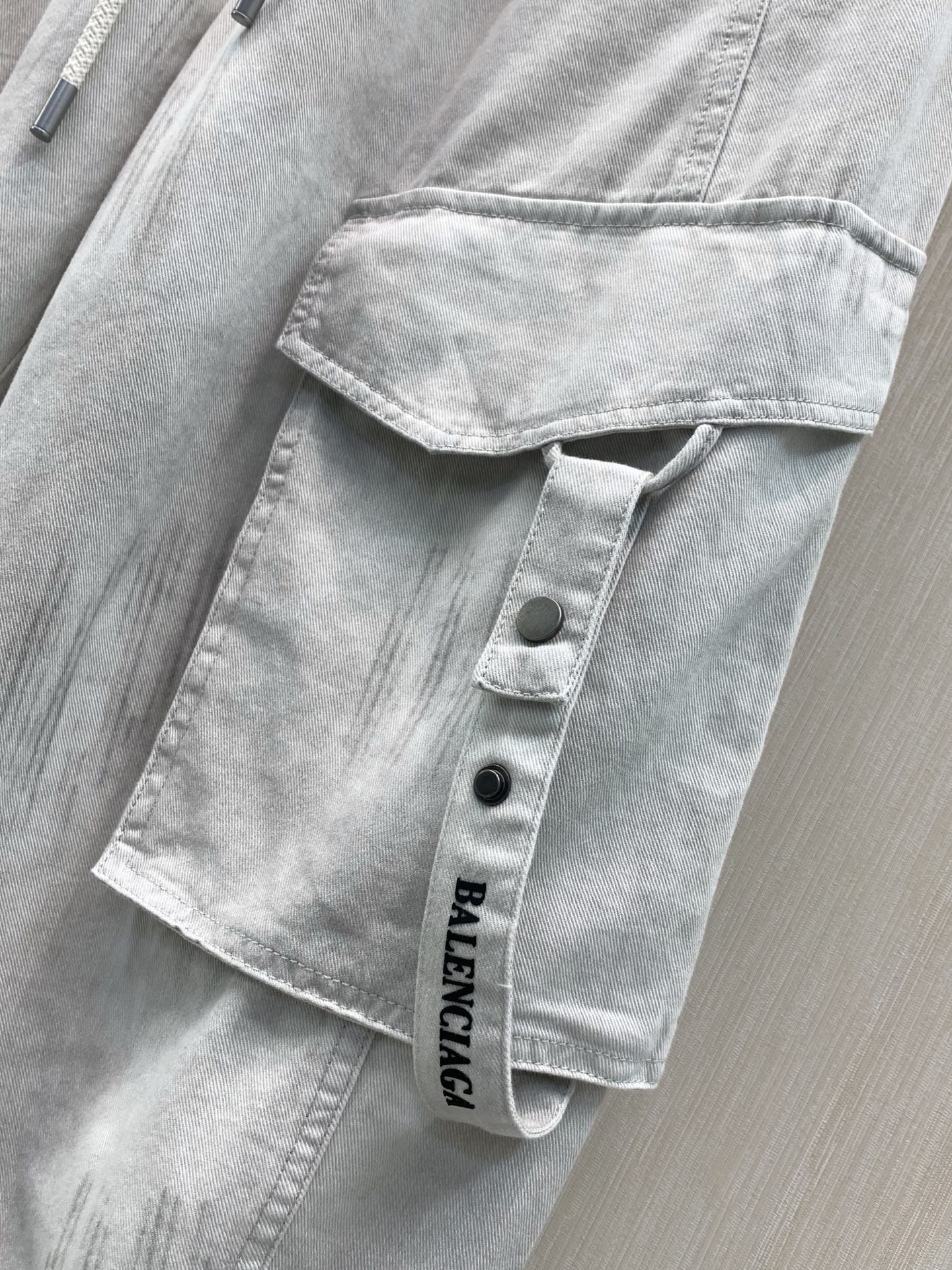 ，Balenciaga 巴黎世家，2026春秋最新品，专柜同步有售，原单狠货，时尚休闲裤，进口原版面料，舒适有弹性，顶级