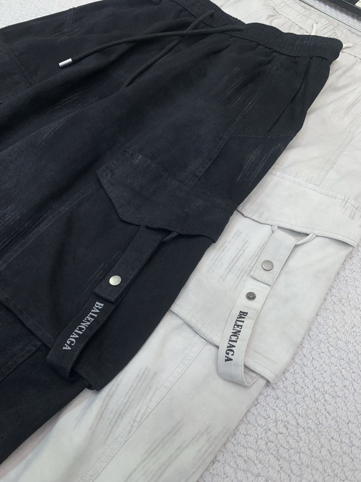 ，Balenciaga 巴黎世家，2026春秋最新品，专柜同步有售，原单狠货，时尚休闲裤，进口原版面料，舒适有弹性，顶级