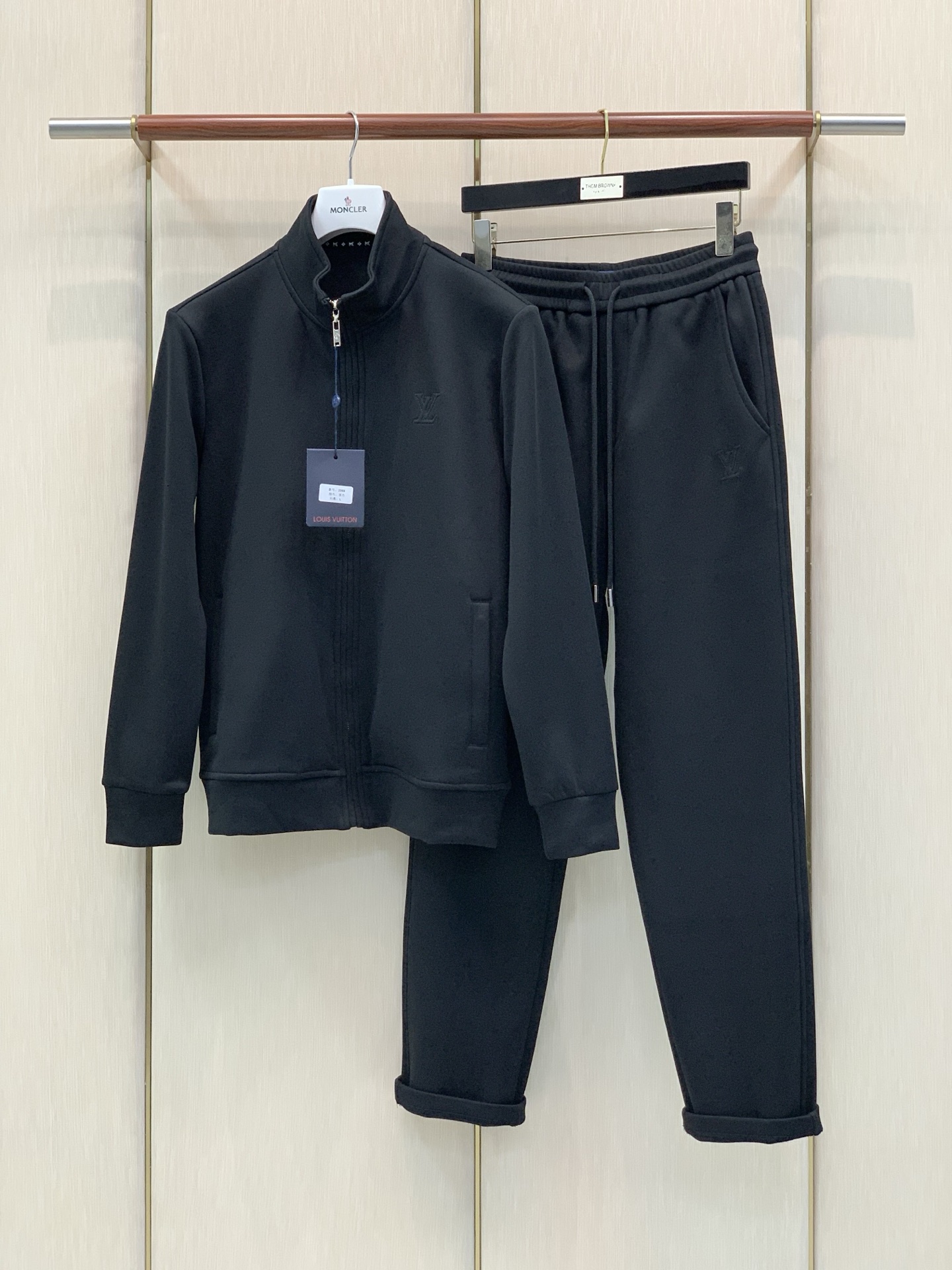 衣服，裤子230，LouisVuitton 路易威登，2026秋季最新款，专柜同步有售，原单狠货，时尚休闲套装，上身很有