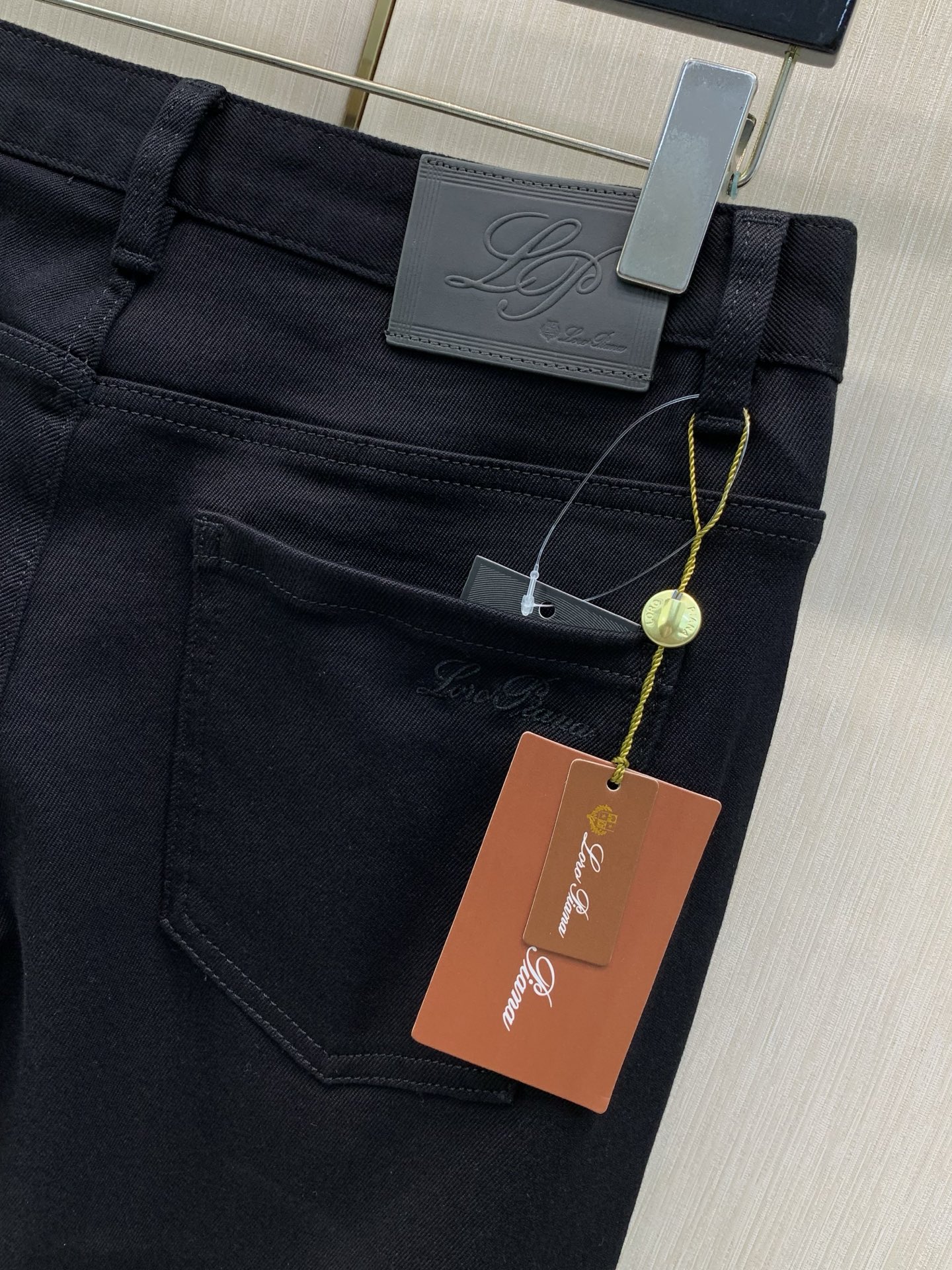 ，Loro Piana(Loro Piana )，2026秋季最新品，专柜同步有售，原单狠货，时尚休闲裤，采用进口原版面