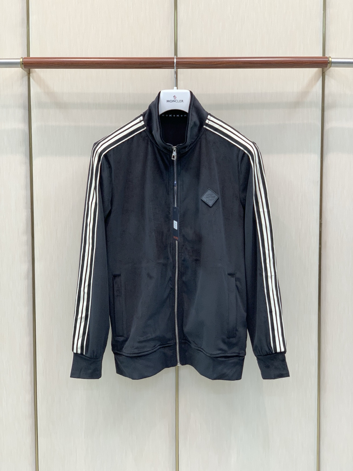 衣服，裤子240，LouisVuitton 路易威登，2026秋季最新款，专柜同步有售，原单狠货，时尚休闲套装，上身很有