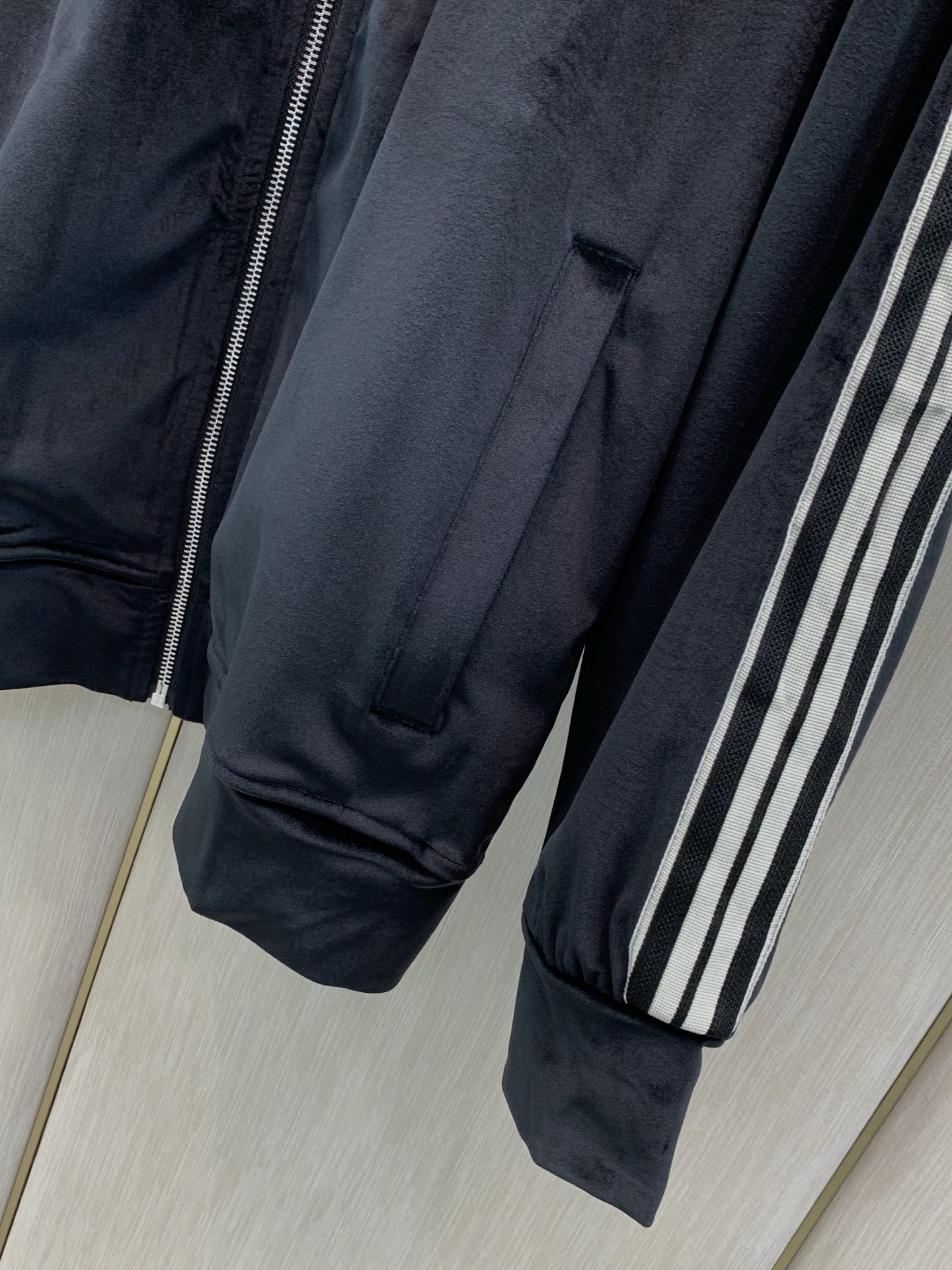 衣服，裤子240，LouisVuitton 路易威登，2026秋季最新款，专柜同步有售，原单狠货，时尚休闲套装，上身很有