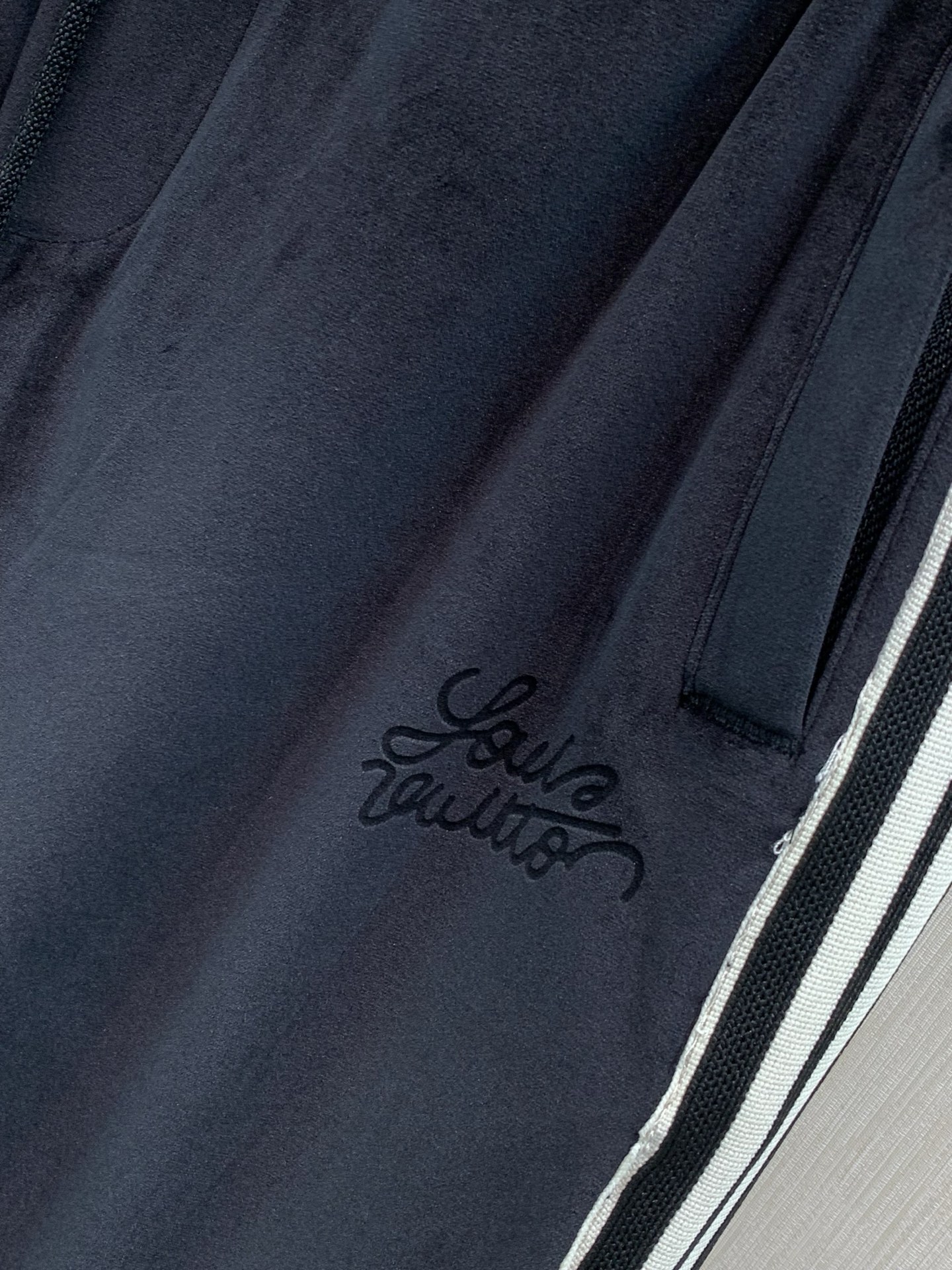 衣服，裤子240，LouisVuitton 路易威登，2026秋季最新款，专柜同步有售，原单狠货，时尚休闲套装，上身很有