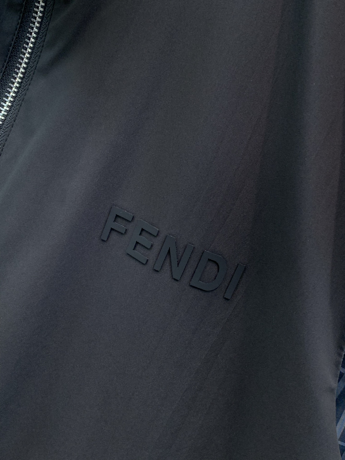 ，FENDI 芬迪，2026早秋最新品，专柜同步有售，原单狠货，时尚休闲两面穿马甲，进口原版面料，顶级印花工艺字母图案l