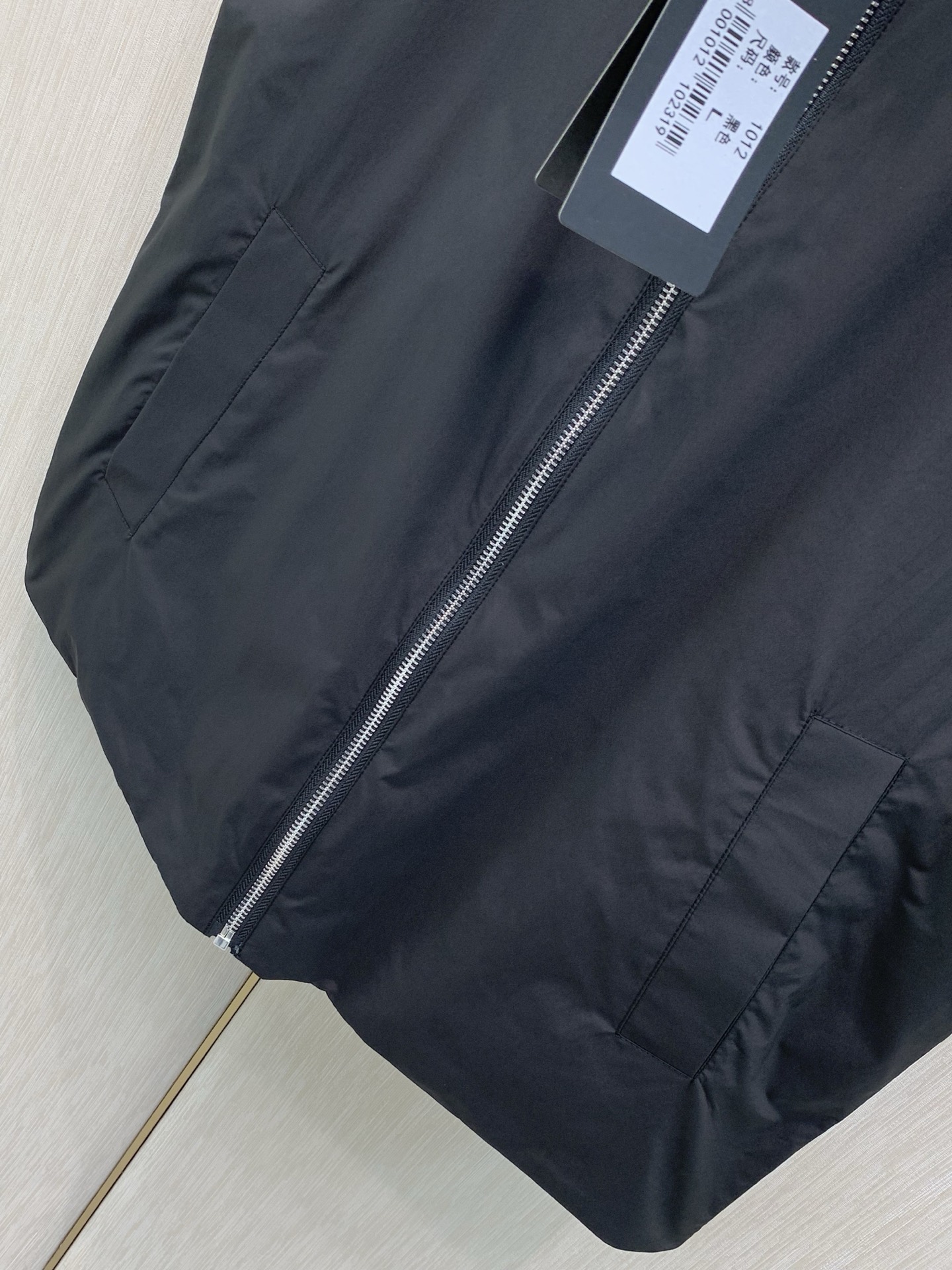 ，FENDI 芬迪，2026早秋最新品，专柜同步有售，原单狠货，时尚休闲两面穿马甲，进口原版面料，顶级印花工艺字母图案l