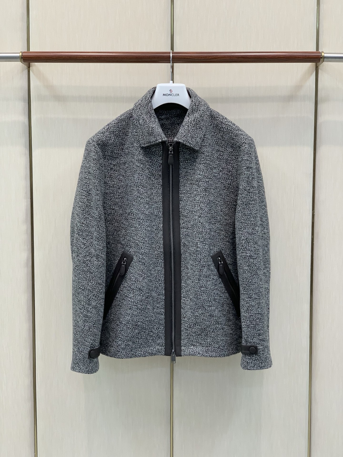 ，Brioni.羊毛混纺翻领夹克拉链外套  材质 50%聚酯纤维     50%羊毛                  