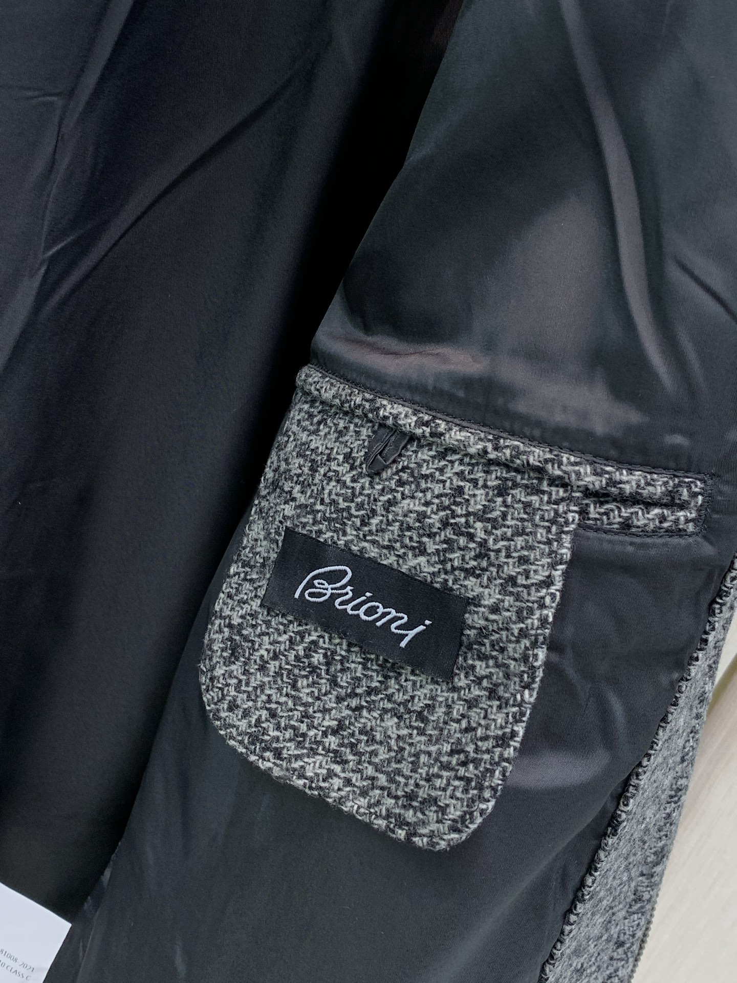 ,Brioni.羊毛混纺翻领夹克拉链外套 材质 50%聚酯纤维 50%羊毛 ,Brioni.羊毛混纺翻领夹克拉链外套 材质 50%聚酯纤维 50%羊毛