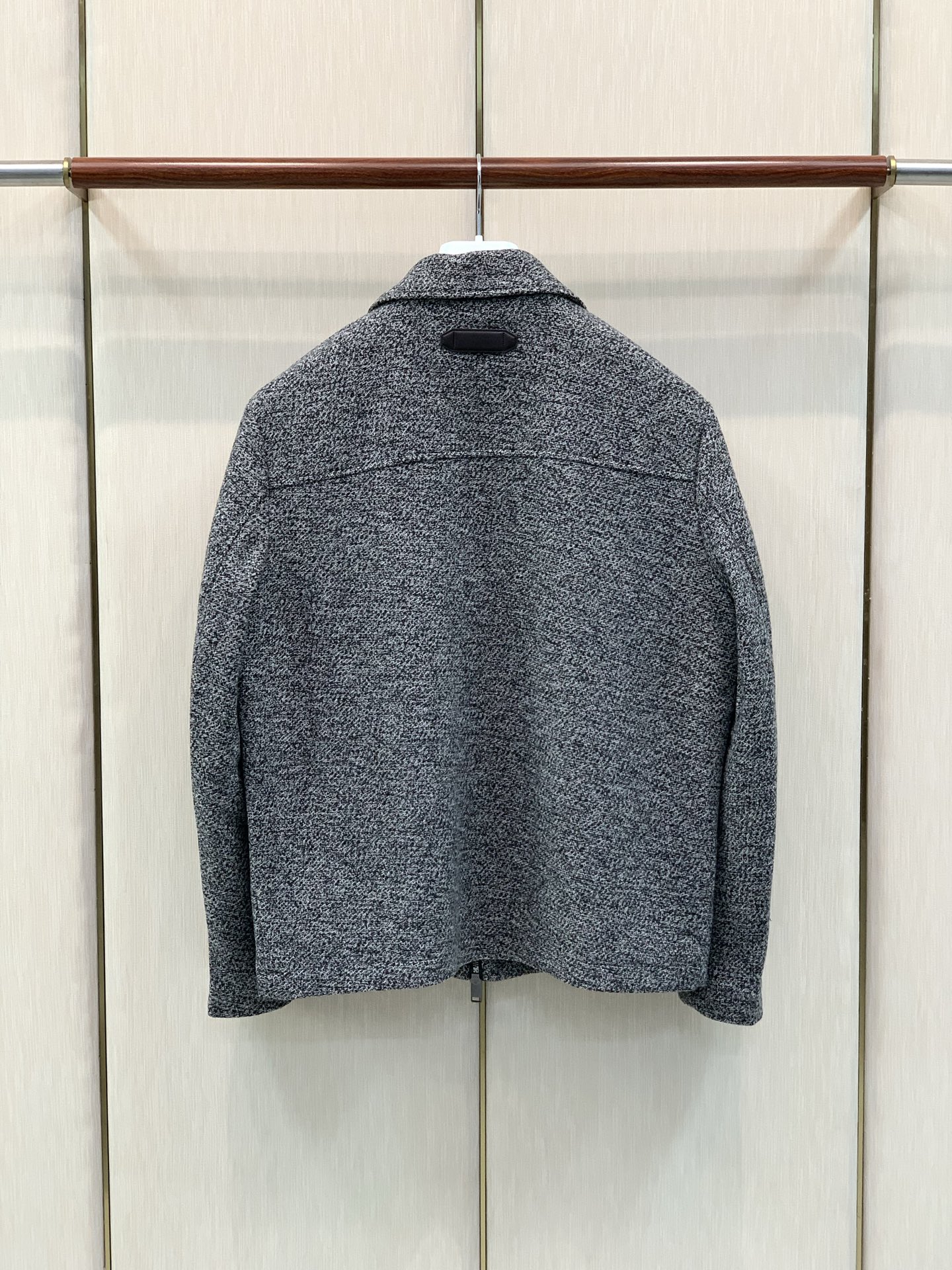 ,Brioni.羊毛混纺翻领夹克拉链外套 材质 50%聚酯纤维 50%羊毛 ,Brioni.羊毛混纺翻领夹克拉链外套 材质 50%聚酯纤维 50%羊毛
