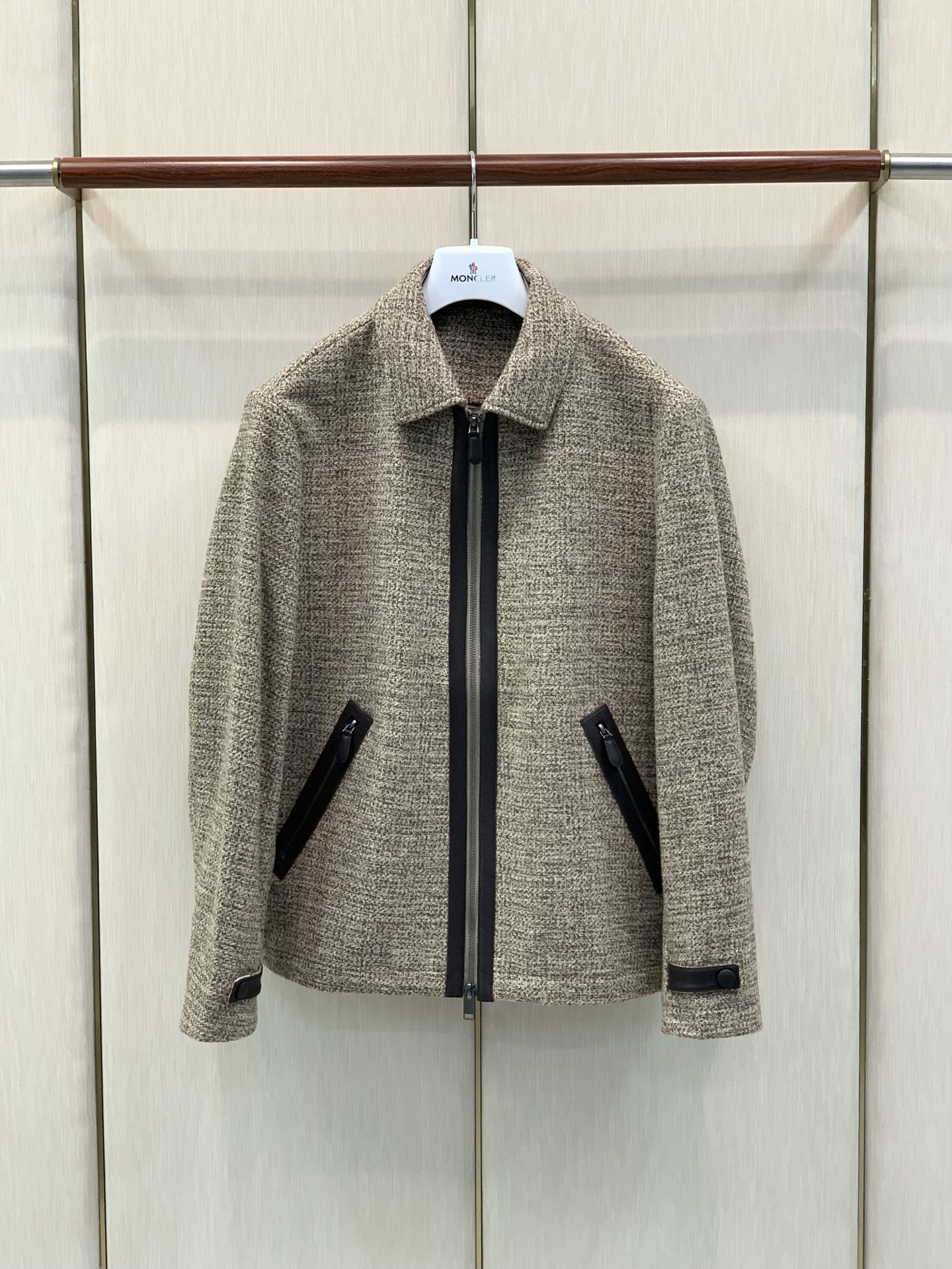 ，Brioni.羊毛混纺翻领夹克拉链外套  材质 50%聚酯纤维     50%羊毛                  