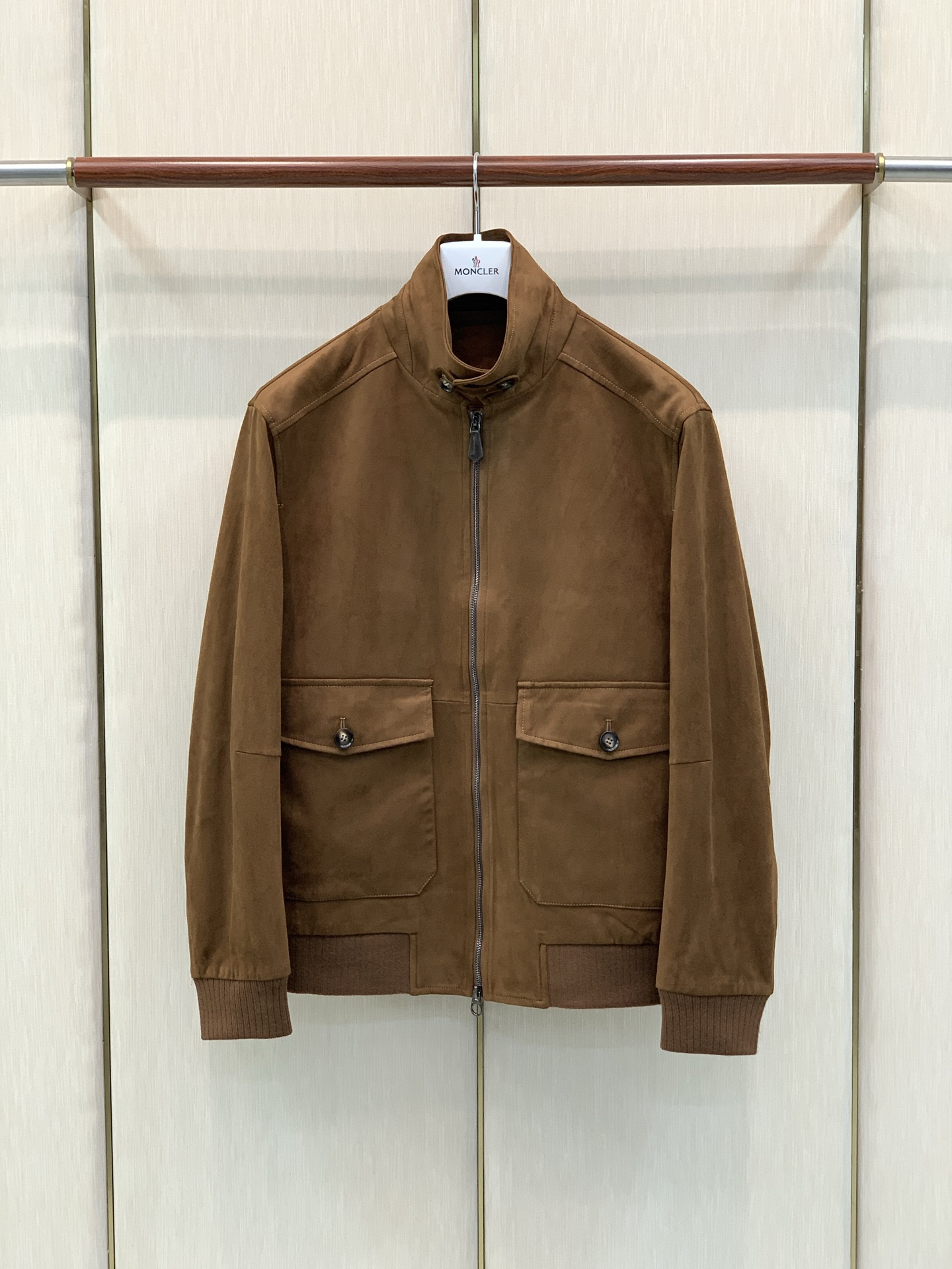 ，Loro Piana 立领夹克拉链外套  材质92%涤纶 8%氨纶。      里料 100%涤纶 尺码48-56 4