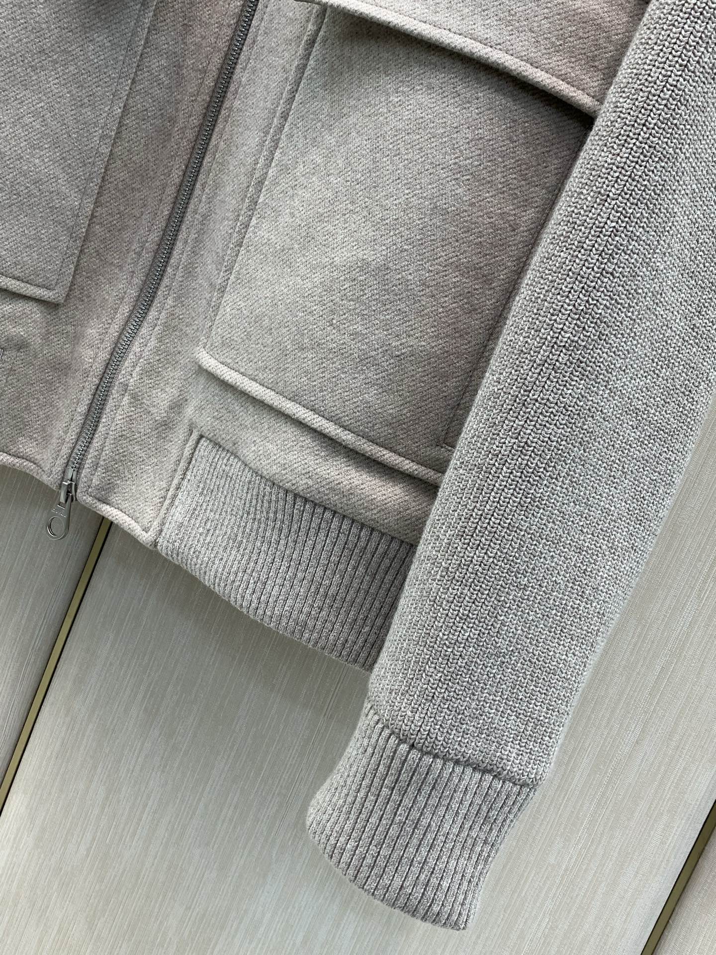 ,Loro Piana 羊毛混纺立领夹克拉链外套 材质 44%聚酯纤维 7.8%羊毛 15.3棉 ,Loro Piana 羊毛混纺立领夹克拉链外套 材质 44%聚酯纤维 7.8%羊毛 15.3棉