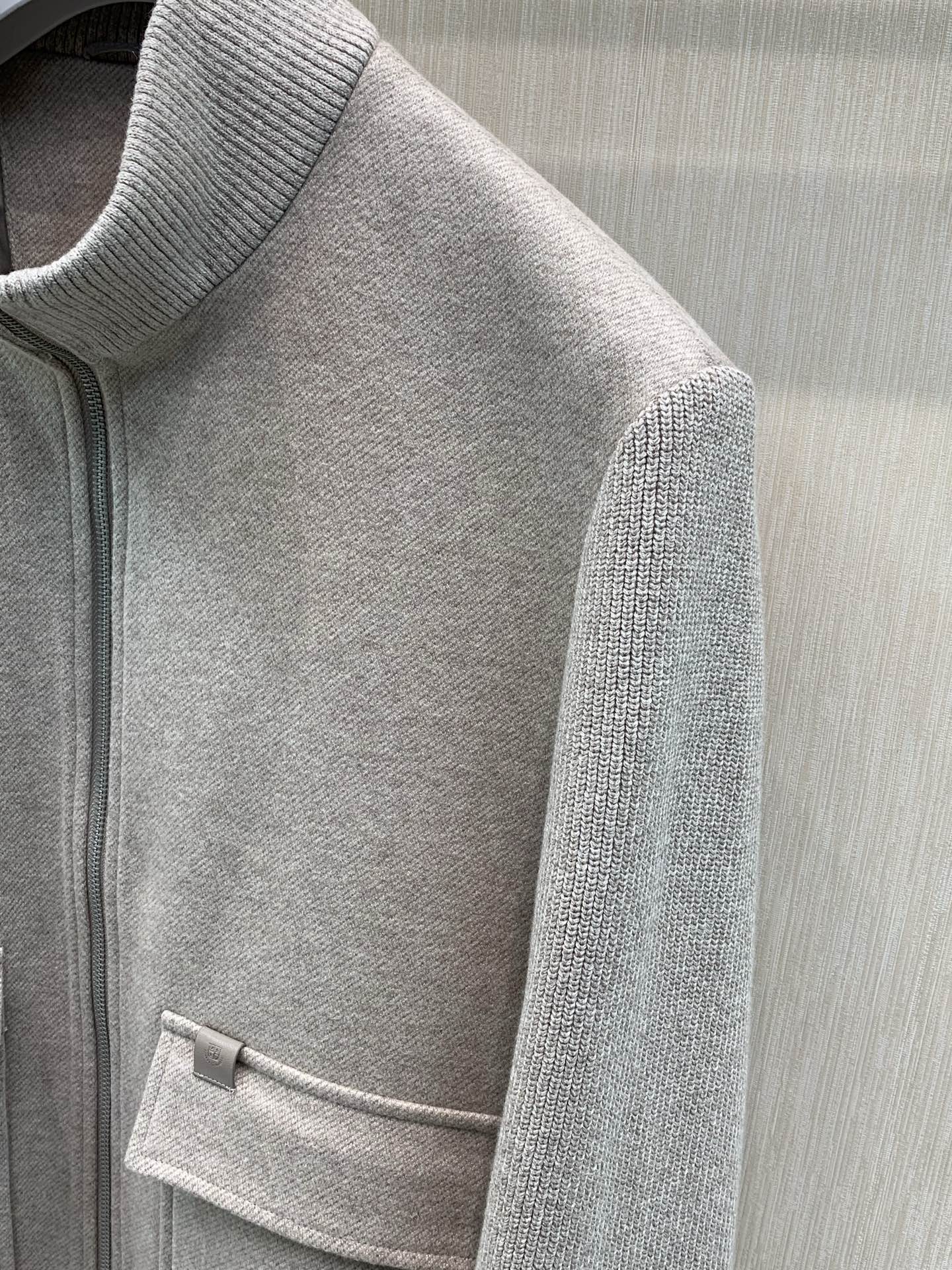 ,Loro Piana 羊毛混纺立领夹克拉链外套 材质 44%聚酯纤维 7.8%羊毛 15.3棉 ,Loro Piana 羊毛混纺立领夹克拉链外套 材质 44%聚酯纤维 7.8%羊毛 15.3棉