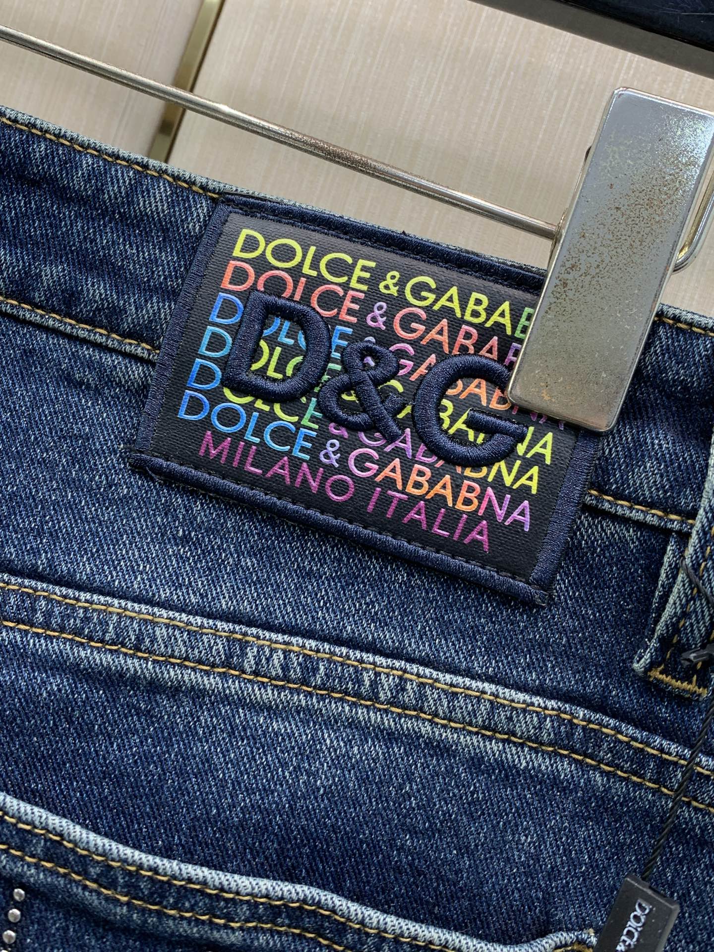 ，DOLCE&GABBANA 杜嘉班纳，2026春秋最新品，官网专柜同步有售，原单狠货，超级有范儿的一款牛仔裤，定制原版