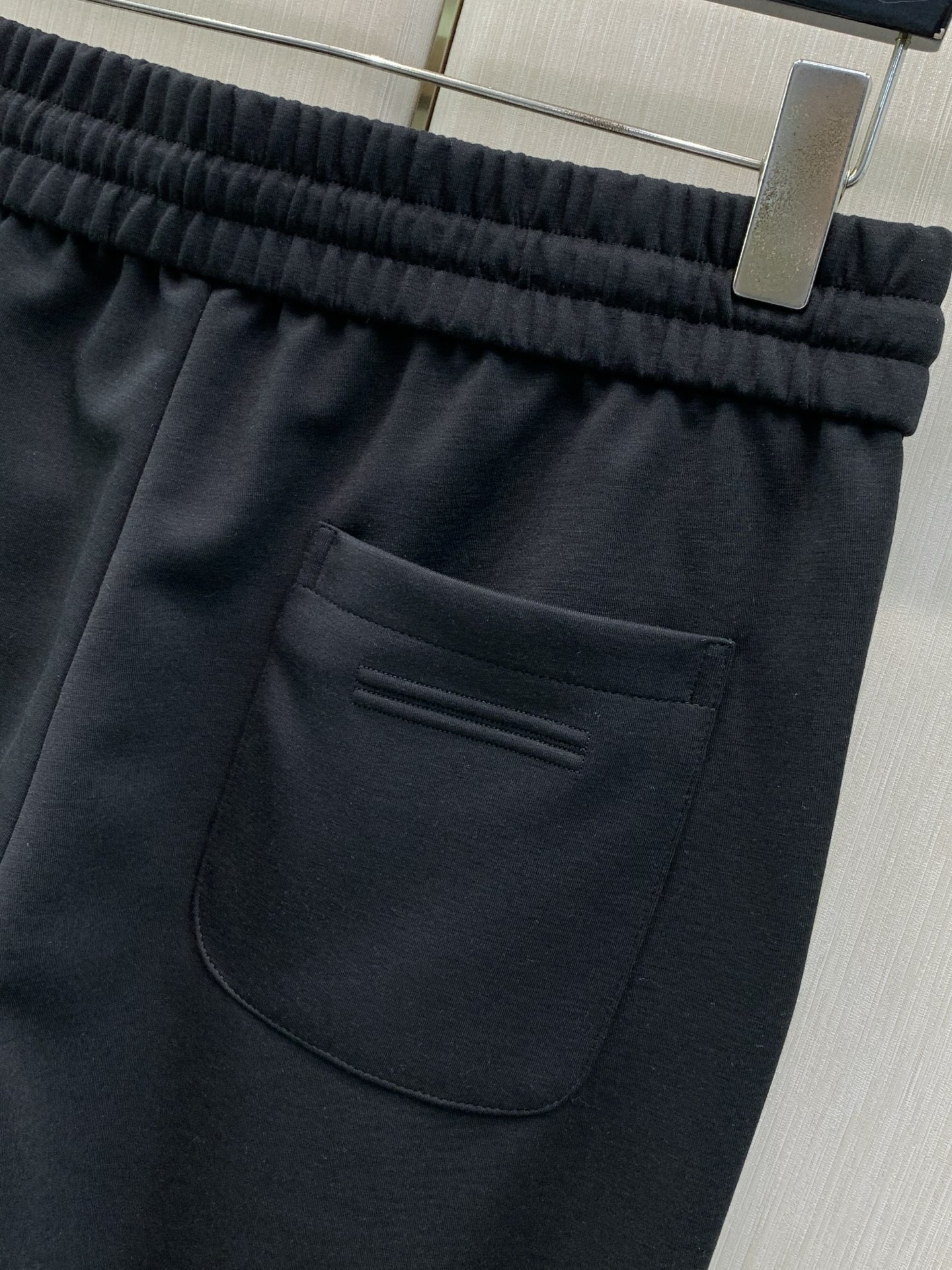 ，杰尼亚 Zegna，2026春秋最新品，专柜同步有售，原单狠货，时尚休闲裤，采用进口原版面料，舒适透气，顶级浮雕工艺字