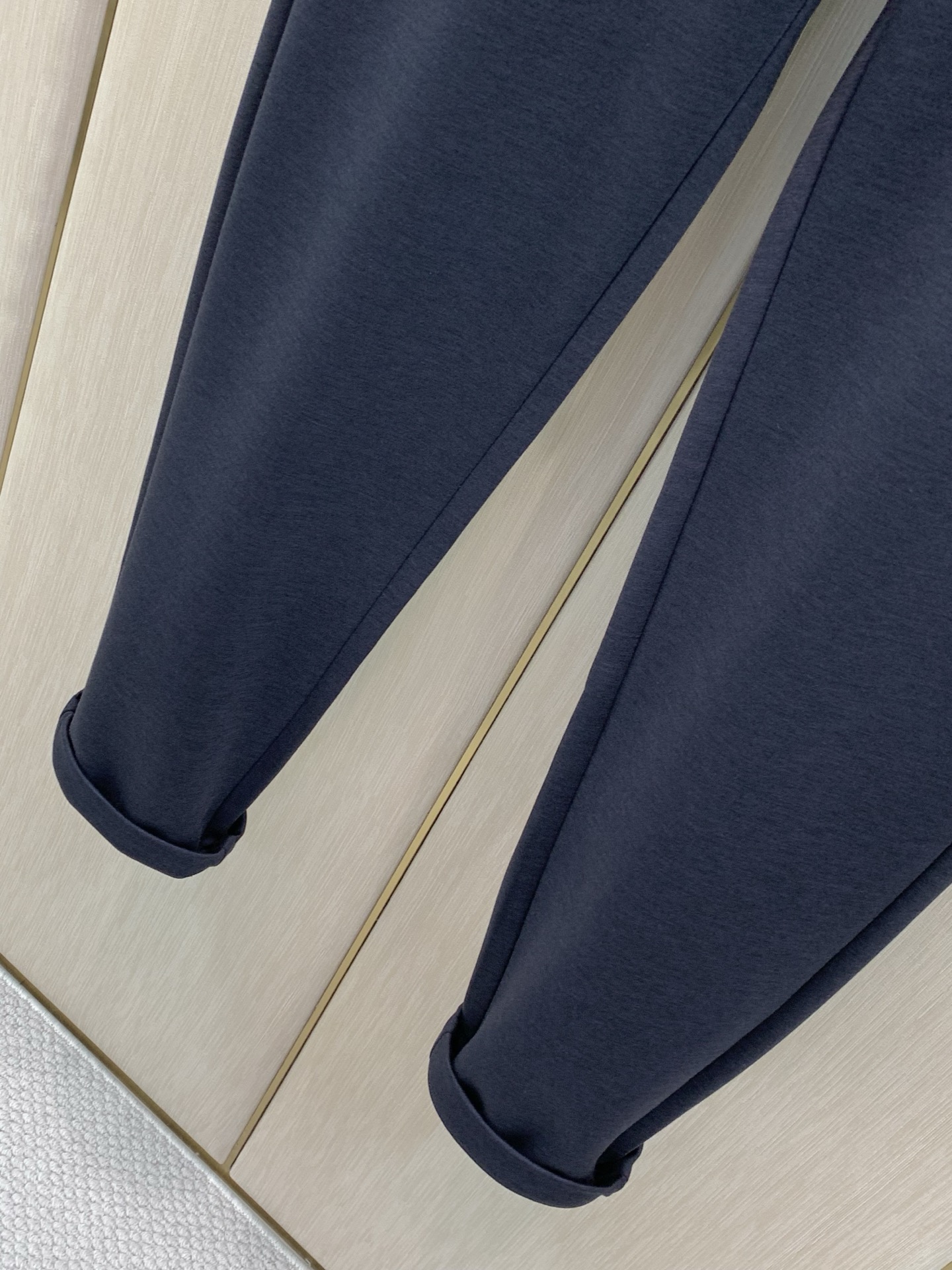 ，杰尼亚 Zegna，2026春秋最新品，专柜同步有售，原单狠货，时尚休闲裤，采用进口原版面料，舒适透气，顶级浮雕工艺字
