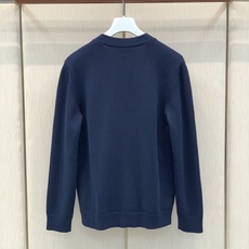 ,Gucci 古驰,2026秋冬最新款,专柜同步有售,原单狠货,时尚休闲针织开衫毛衣,上身很有特点!吸睛而有亮点,进口原 ,Gucci 古驰,2026秋冬最新款,专柜同步有售,原单狠货,时尚休闲针织开衫毛衣,上身很有特点!吸睛而有亮点,进口原