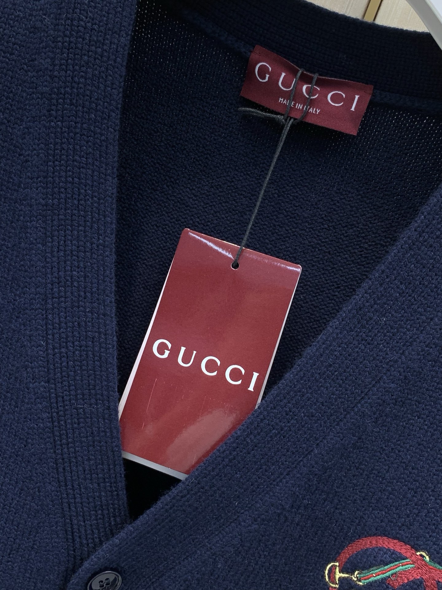 ,Gucci 古驰,2026秋冬最新款,专柜同步有售,原单狠货,时尚休闲针织开衫毛衣,上身很有特点!吸睛而有亮点,进口原 ,Gucci 古驰,2026秋冬最新款,专柜同步有售,原单狠货,时尚休闲针织开衫毛衣,上身很有特点!吸睛而有亮点,进口原