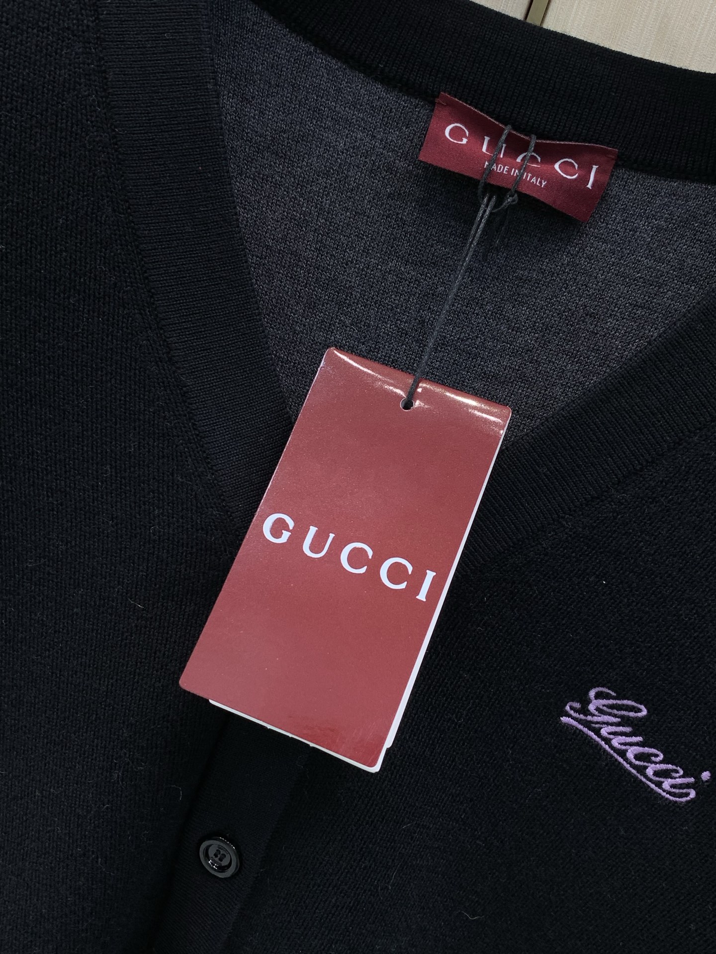 ,Gucci 古驰,2026秋冬最新款,专柜同步有售,原单狠货,时尚休闲针织开衫毛衣,上身很有特点!吸睛而有亮点,进口原 ,Gucci 古驰,2026秋冬最新款,专柜同步有售,原单狠货,时尚休闲针织开衫毛衣,上身很有特点!吸睛而有亮点,进口原