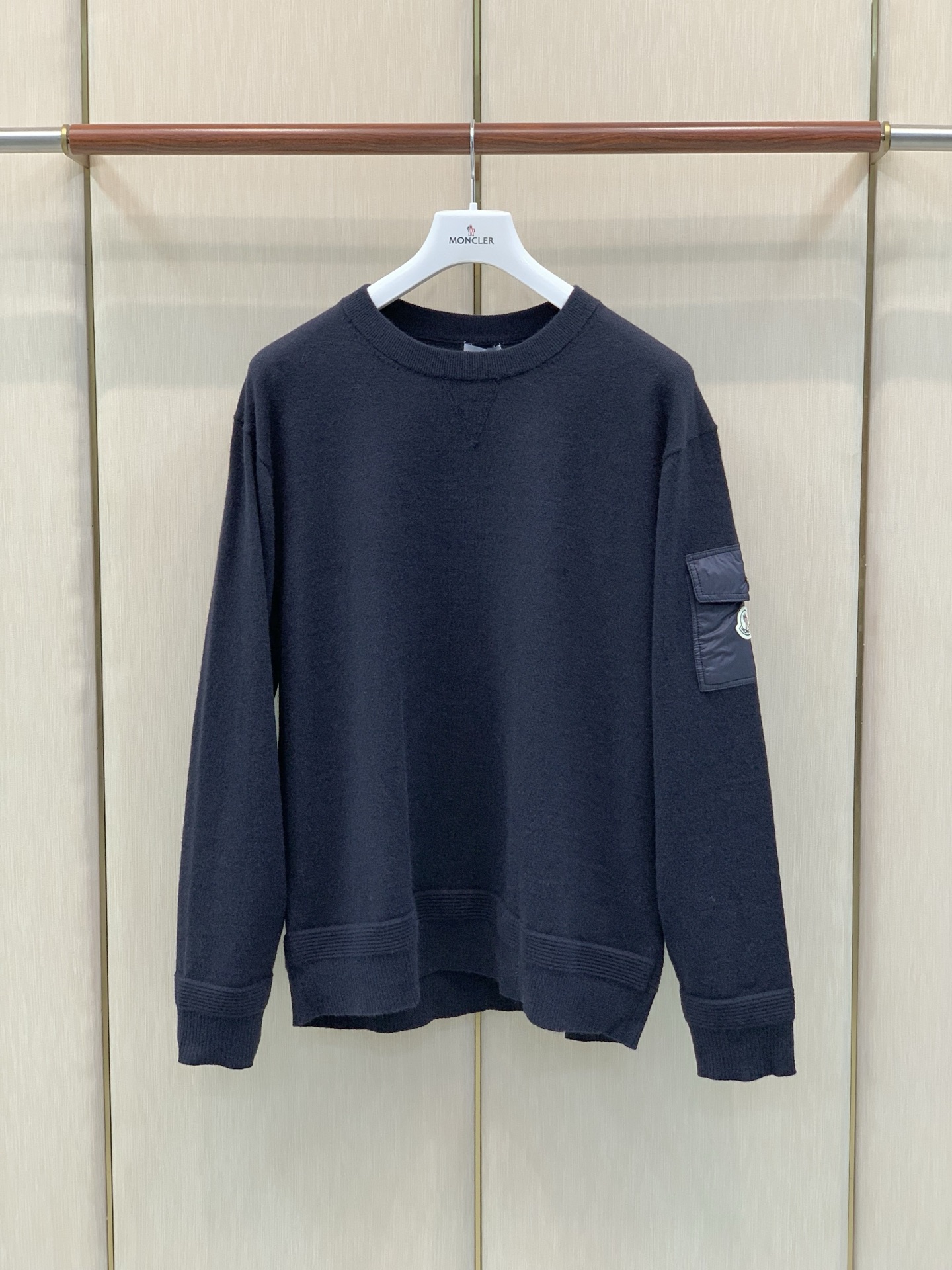 ，Moncler 蒙口，2026秋冬最新品，专柜同步有售，原单狠货，时尚休闲圆领长袖针织毛衣，上身舒适！吸睛而有亮点，采