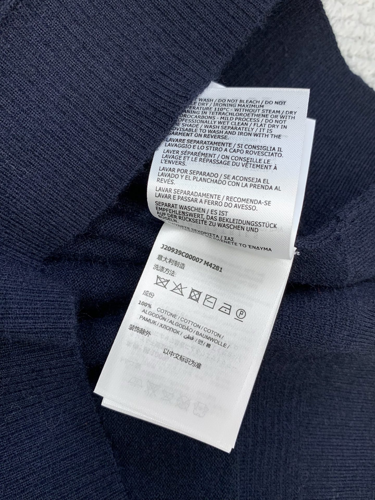 ,Moncler 蒙口,2026秋冬最新品,专柜同步有售,原单狠货,时尚休闲圆领长袖针织毛衣,上身舒适!吸睛而有亮点,采 ,Moncler 蒙口,2026秋冬最新品,专柜同步有售,原单狠货,时尚休闲圆领长袖针织毛衣,上身舒适!吸睛而有亮点,采