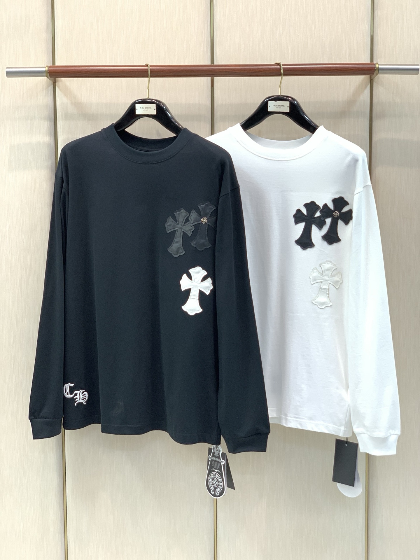 ,Chrome Hearts 克罗心,2026早秋新品,专柜同步有售,原单狠货,时尚休闲圆领长袖T恤,采用进口原版面料, ,Chrome Hearts 克罗心,2026早秋新品,专柜同步有售,原单狠货,时尚休闲圆领长袖T恤,采用进口原版面料,
