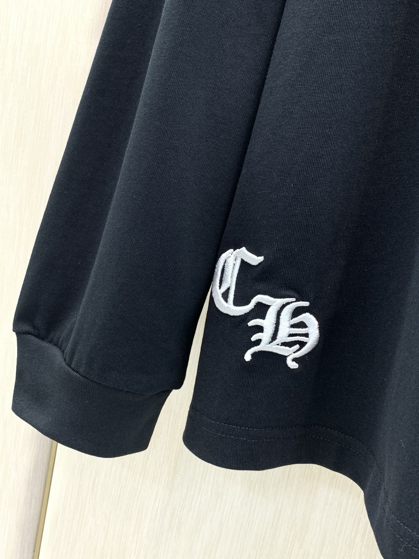 ,Chrome Hearts 克罗心,2026早秋新品,专柜同步有售,原单狠货,时尚休闲圆领长袖T恤,采用进口原版面料, ,Chrome Hearts 克罗心,2026早秋新品,专柜同步有售,原单狠货,时尚休闲圆领长袖T恤,采用进口原版面料,