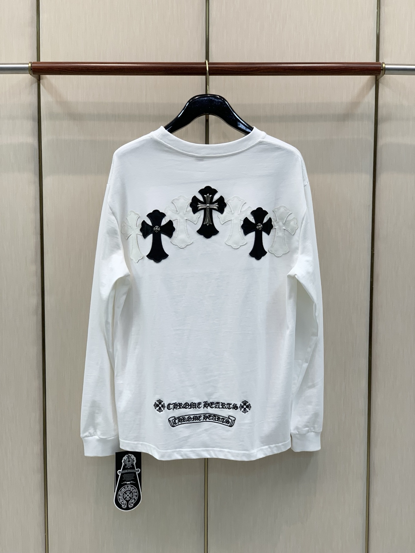 ,Chrome Hearts 克罗心,2026早秋新品,专柜同步有售,原单狠货,时尚休闲圆领长袖T恤,采用进口原版面料, ,Chrome Hearts 克罗心,2026早秋新品,专柜同步有售,原单狠货,时尚休闲圆领长袖T恤,采用进口原版面料,