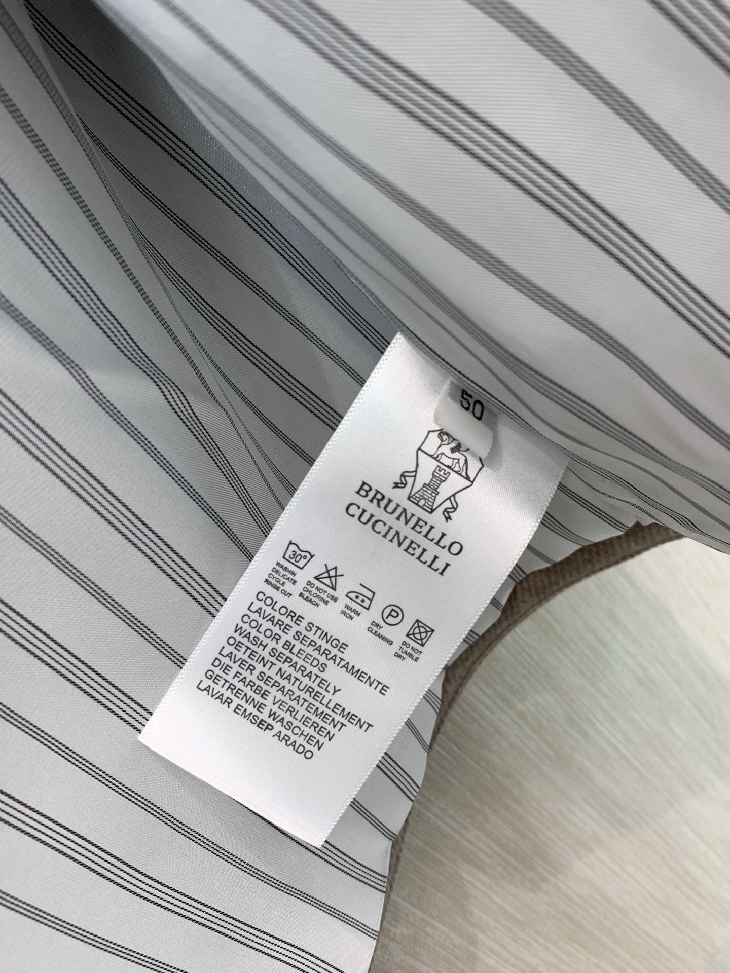 ，BRUNELLO CUCINELLI 意大利神狮，2026秋冬最新品，专柜同步有售，原单狠货，时尚休闲立领马甲，采用进