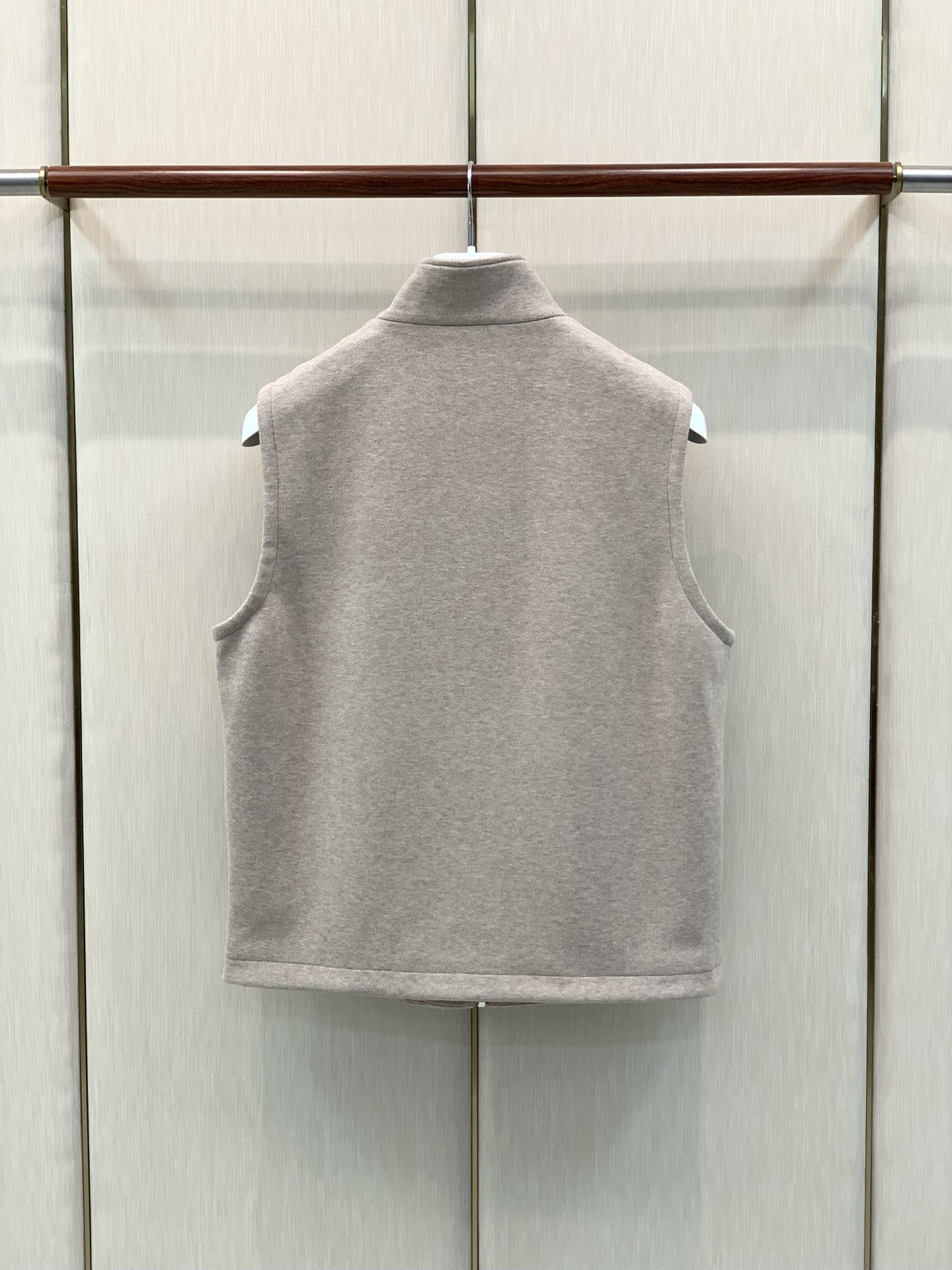 ，BRUNELLO CUCINELLI 意大利神狮，2026秋冬最新品，专柜同步有售，原单狠货，时尚休闲立领马甲，采用进