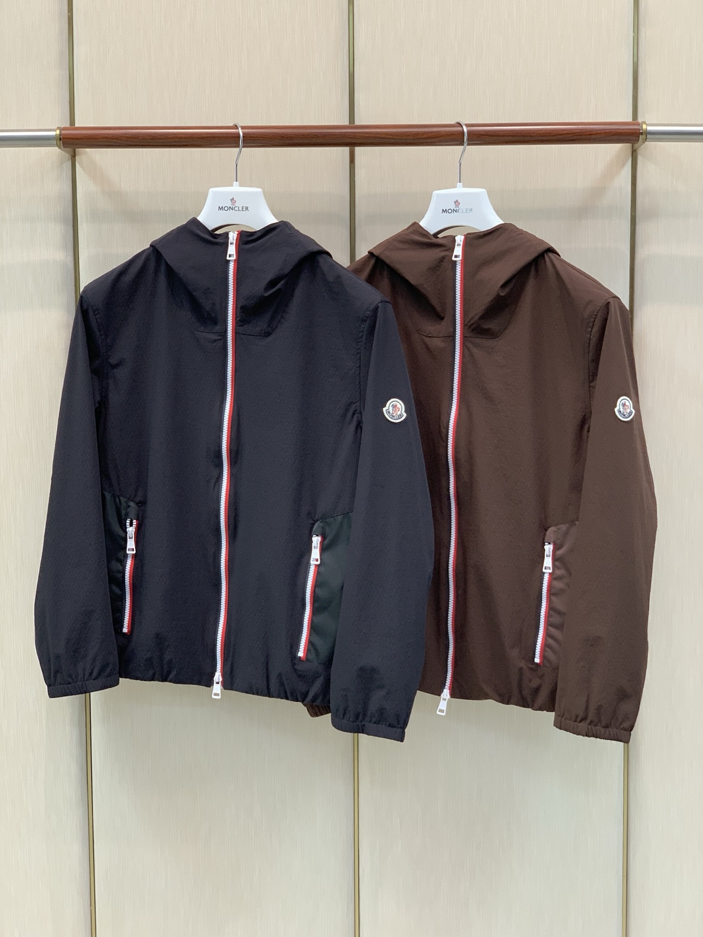 ，Moncler 蒙口，2026秋季最新品，专柜同步有售，原单狠货，时尚休闲连帽外套，上身舒适！吸睛而有亮点，采用进口原