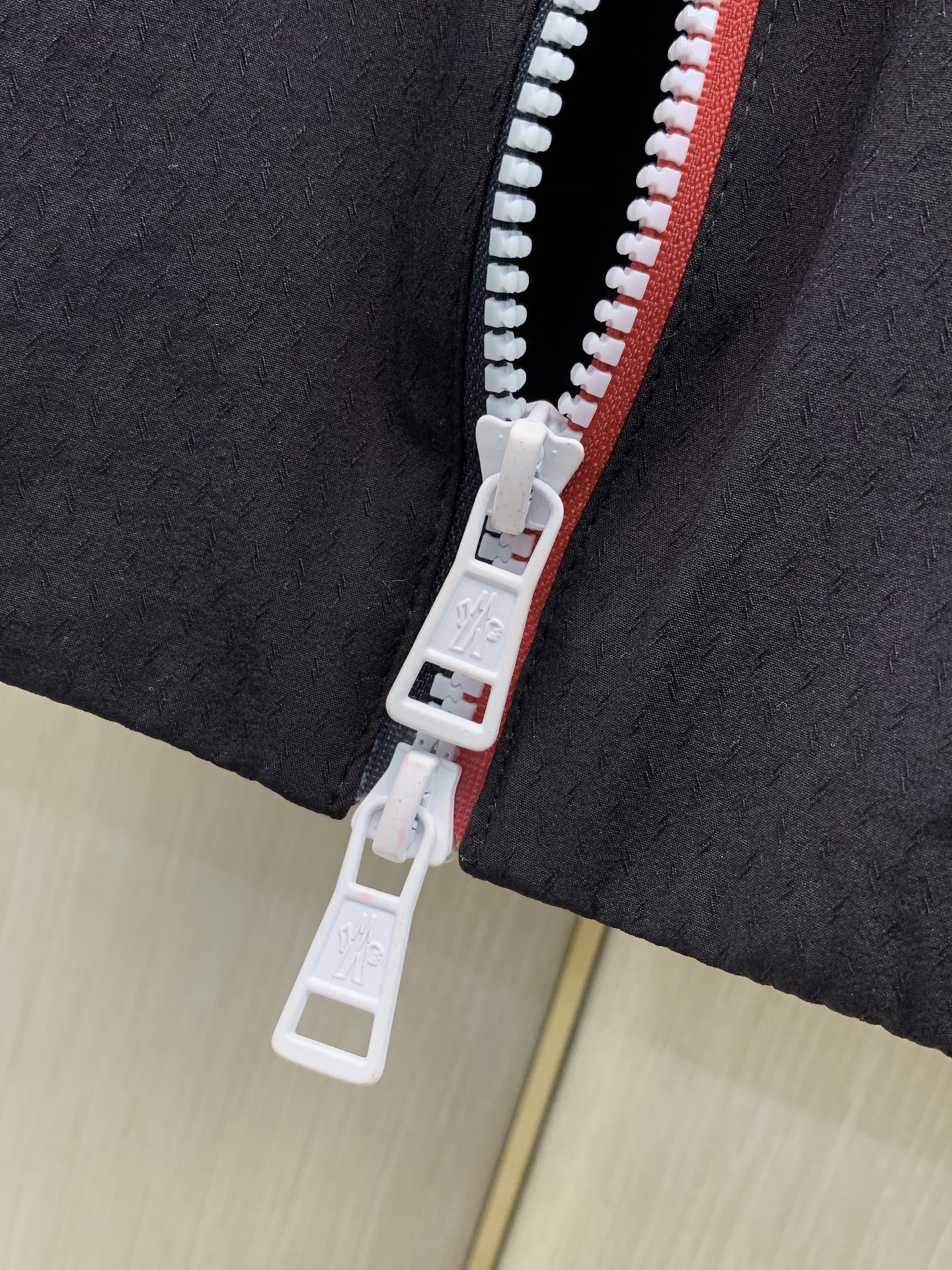 ，Moncler 蒙口，2026秋季最新品，专柜同步有售，原单狠货，时尚休闲连帽外套，上身舒适！吸睛而有亮点，采用进口原