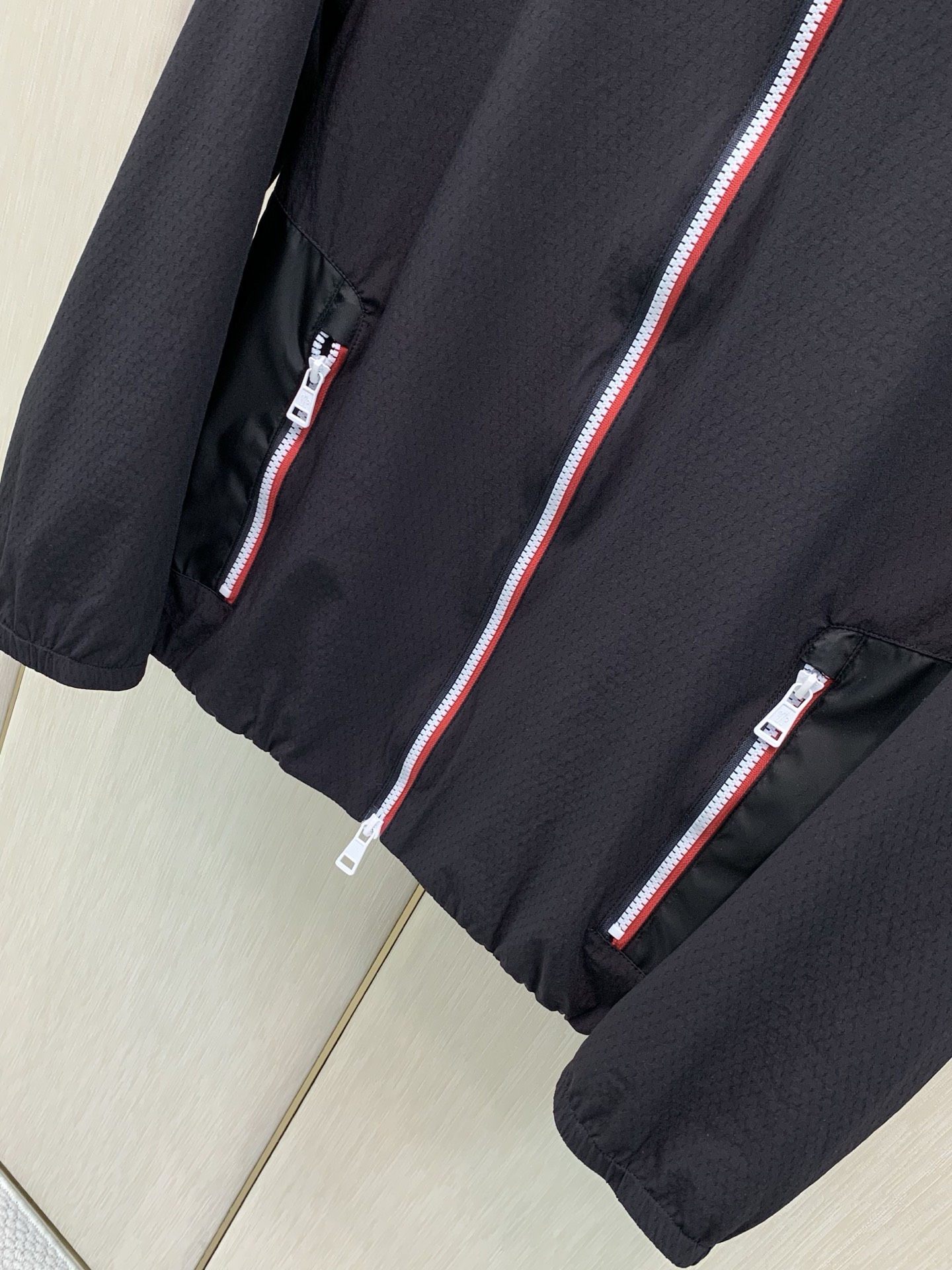 ，Moncler 蒙口，2026秋季最新品，专柜同步有售，原单狠货，时尚休闲连帽外套，上身舒适！吸睛而有亮点，采用进口原