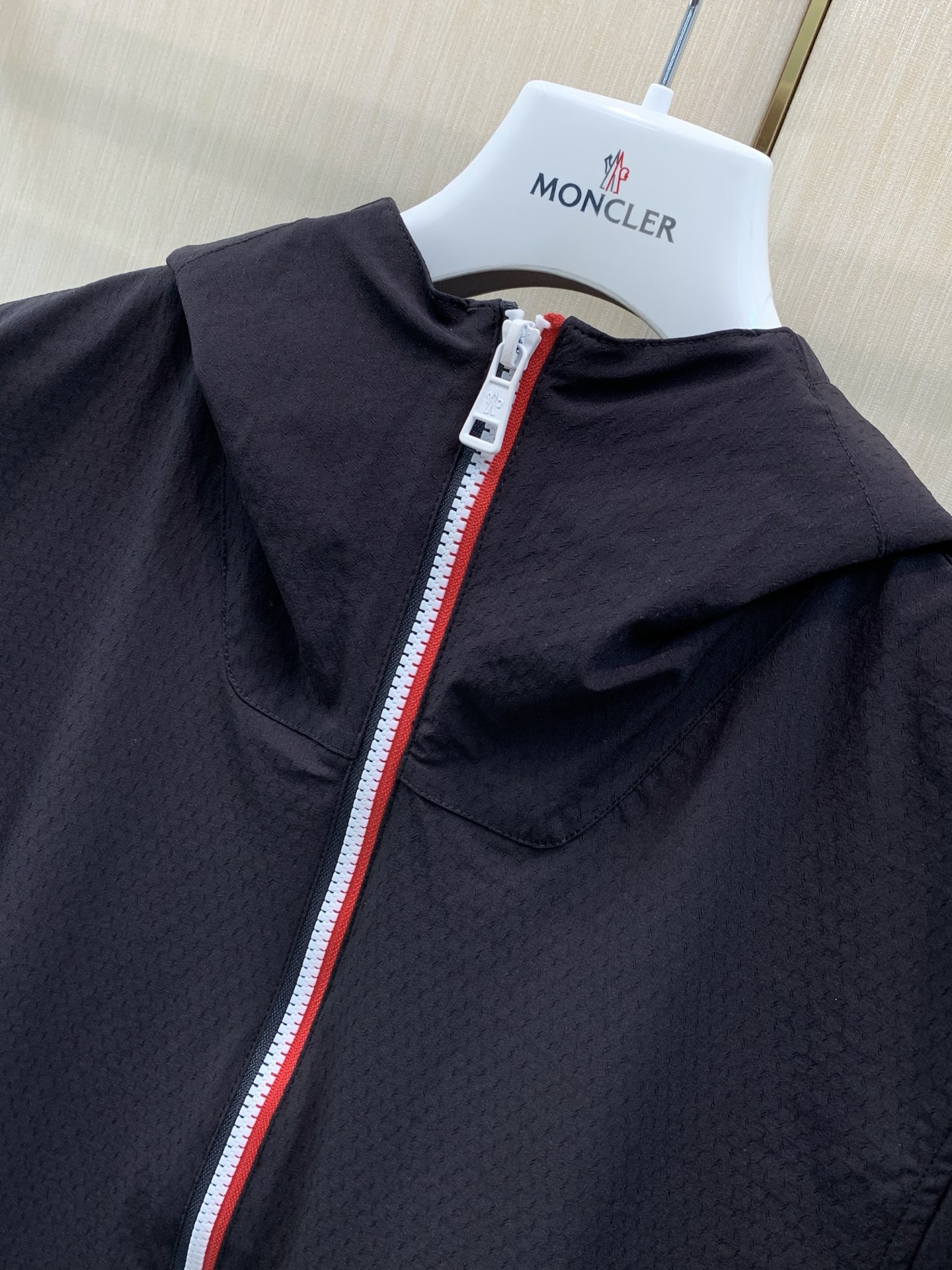 ，Moncler 蒙口，2026秋季最新品，专柜同步有售，原单狠货，时尚休闲连帽外套，上身舒适！吸睛而有亮点，采用进口原