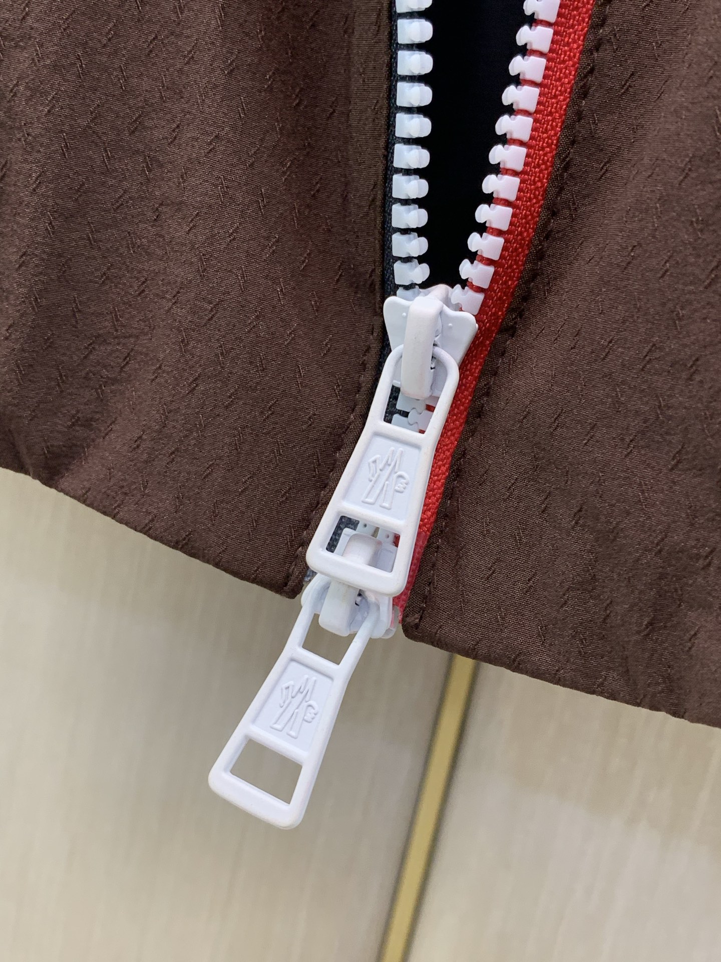 ，Moncler 蒙口，2026秋季最新品，专柜同步有售，原单狠货，时尚休闲连帽外套，上身舒适！吸睛而有亮点，采用进口原