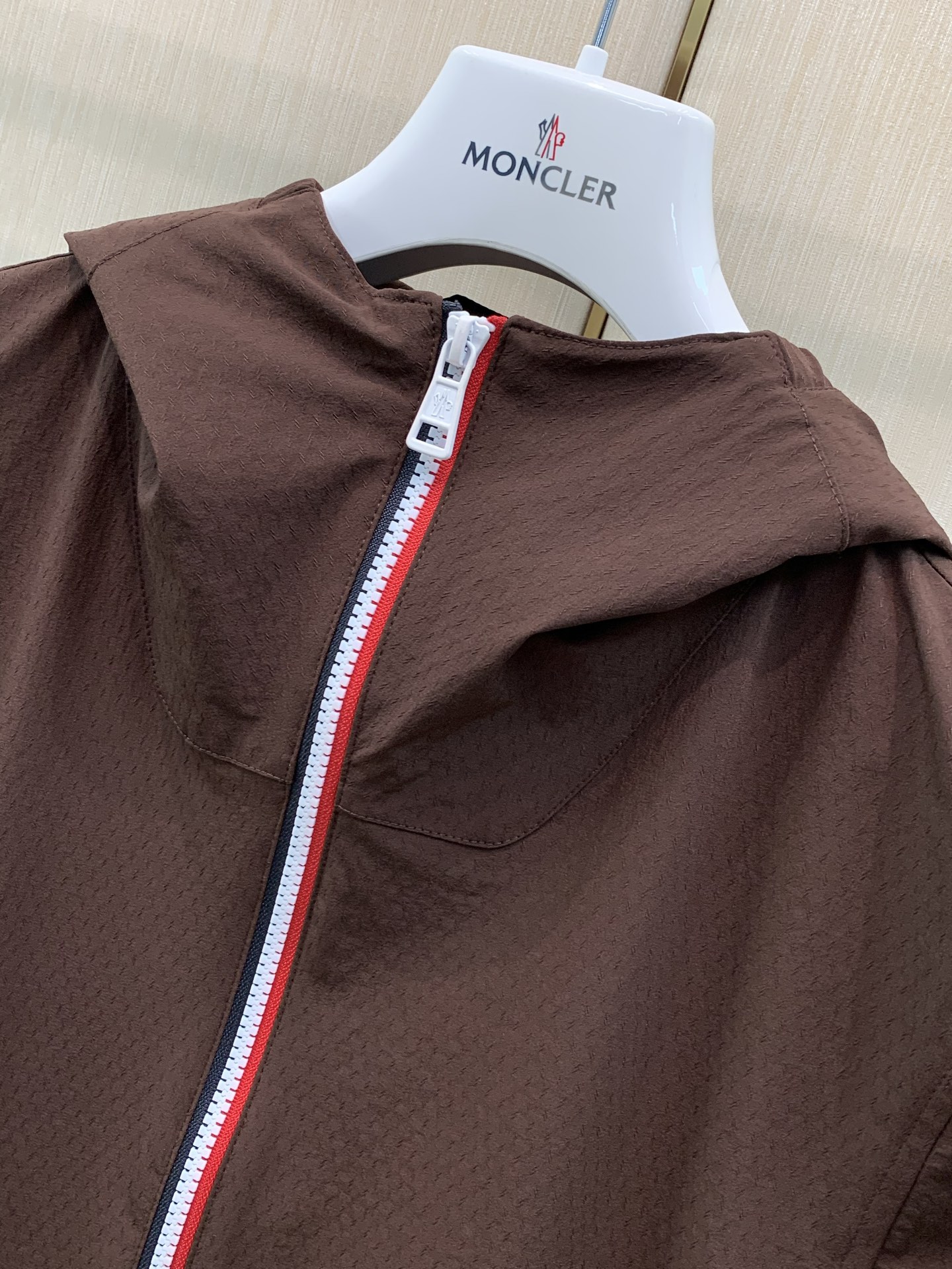 ，Moncler 蒙口，2026秋季最新品，专柜同步有售，原单狠货，时尚休闲连帽外套，上身舒适！吸睛而有亮点，采用进口原