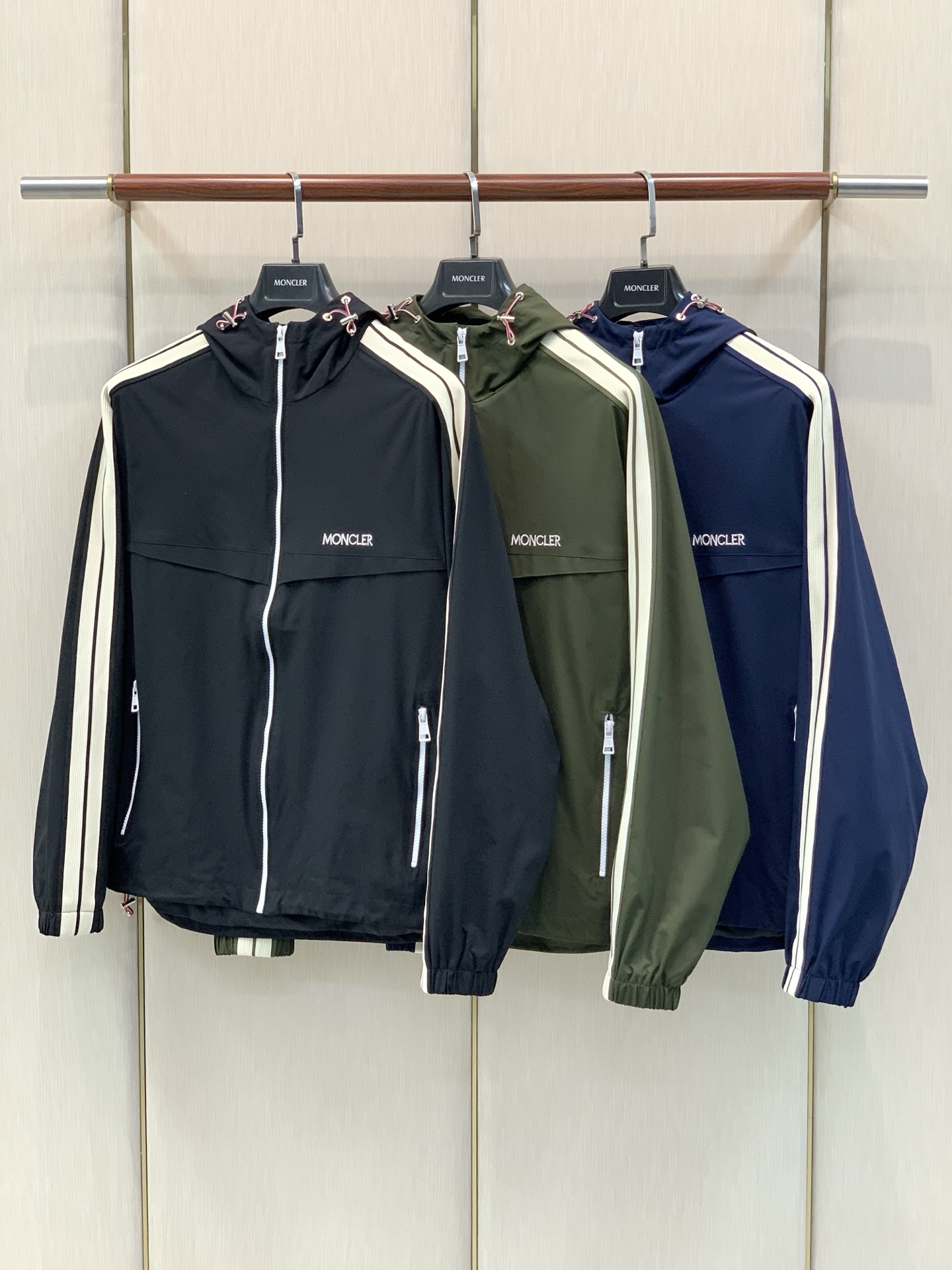 ，Moncler 蒙口，2026秋季最新品，专柜同步有售，原单狠货，时尚休闲连帽外套，上身舒适！吸睛而有亮点，采用进口原
