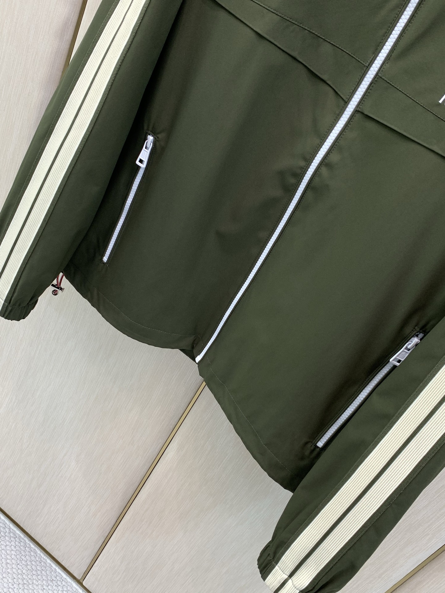 ，Moncler 蒙口，2026秋季最新品，专柜同步有售，原单狠货，时尚休闲连帽外套，上身舒适！吸睛而有亮点，采用进口原