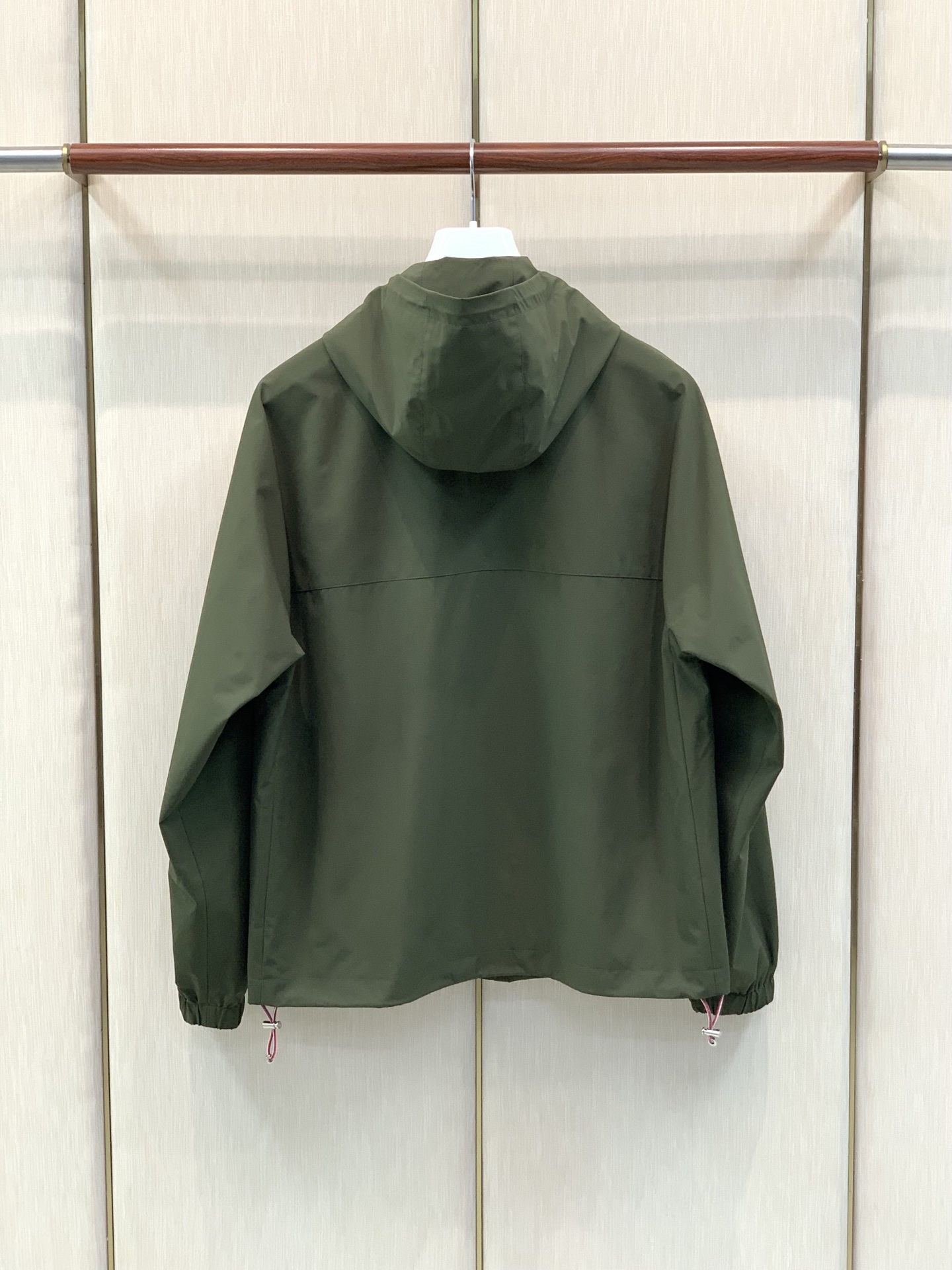 ，Moncler 蒙口，2026秋季最新品，专柜同步有售，原单狠货，时尚休闲连帽外套，上身舒适！吸睛而有亮点，采用进口原
